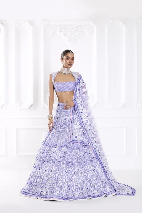लहंगे पर 15-20 हजार खर्च करने के बजाए किराए पर भी ले सकते हैं Bridal कपड़े,  बस पहुंच जाए दिल्ली की ये Market - bridal outfit or lehenga in rent from  delhi