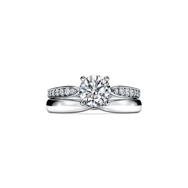 Tiffany Harmony™ Round Brilliant Engagement Ring with a Diamond Platinum Band