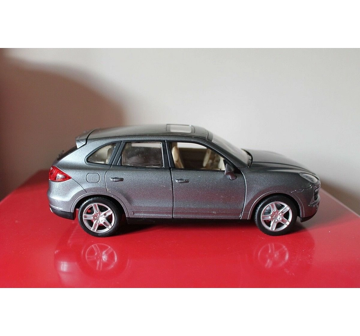  MSZ 1:24 Die Cast Porsche Cayenne Car with Light and Sound for Kids age 3Y+ (Silver)