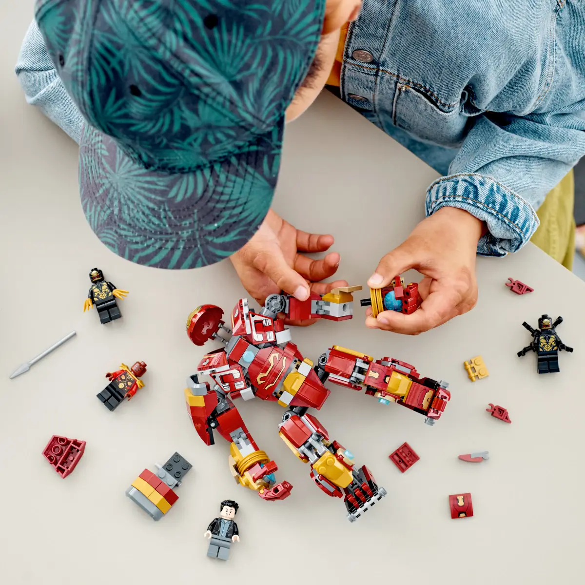 LEGO The Hulkbuster: The Battle of Wakanda Building Block Kit, Multicolour, 8Y+