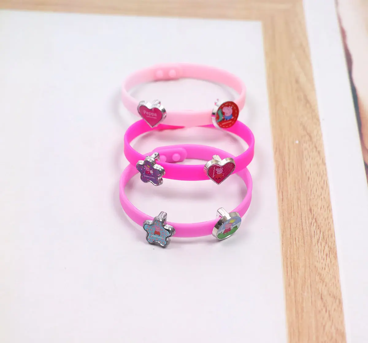 Li'l Diva Peppa Pig Bracelet and Charms Set For Girls of Age 3Y+, Multicolour