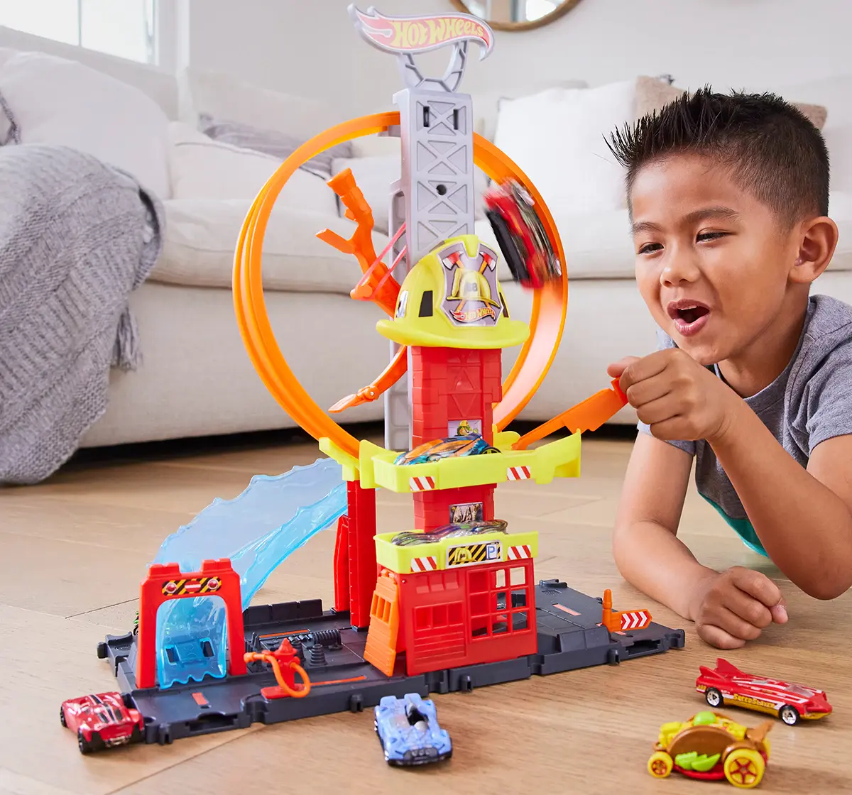 Hot Wheels City Super Loop Fire Stunt Station, 7Y+