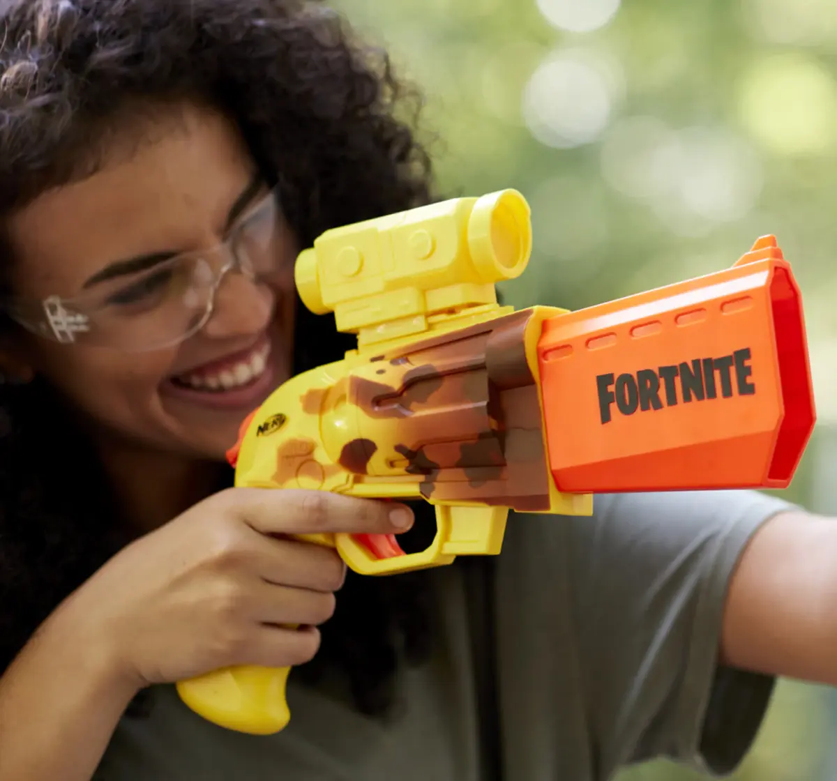 Nerf Fortnite 2-Blaster Peely Pack, 10 Official Nerf Elite Darts, 8Y+
