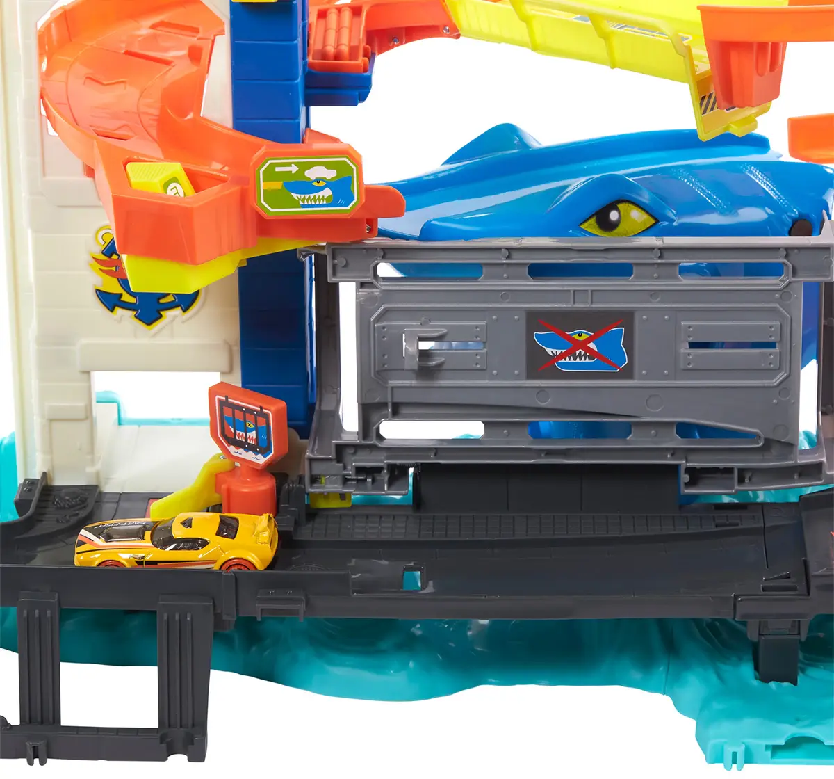 Hot Wheels 1:64 Scale City Fall Key Driver Track Set 4Y+, Multi-Level Playset with Shark Nemesis Challenge, City Shark Escape Playset, Multicolour