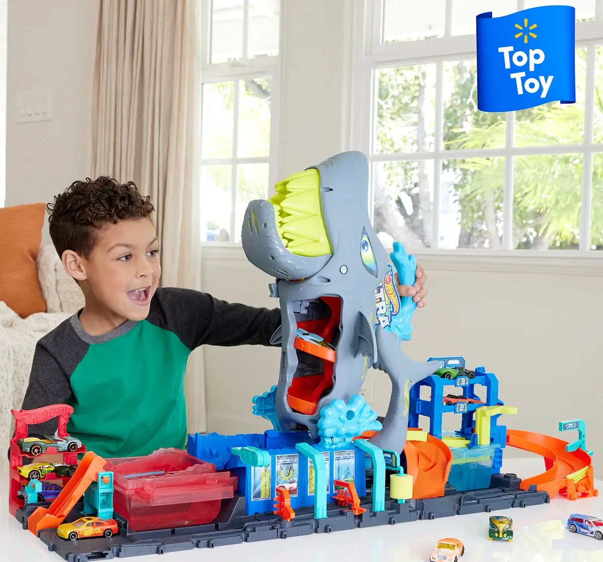 Hot Wheels Track Set City Shark Car Wash Station with 1:64 Scale Colour Reveal Car, Colour Changing Car 3Y+, Multicolour