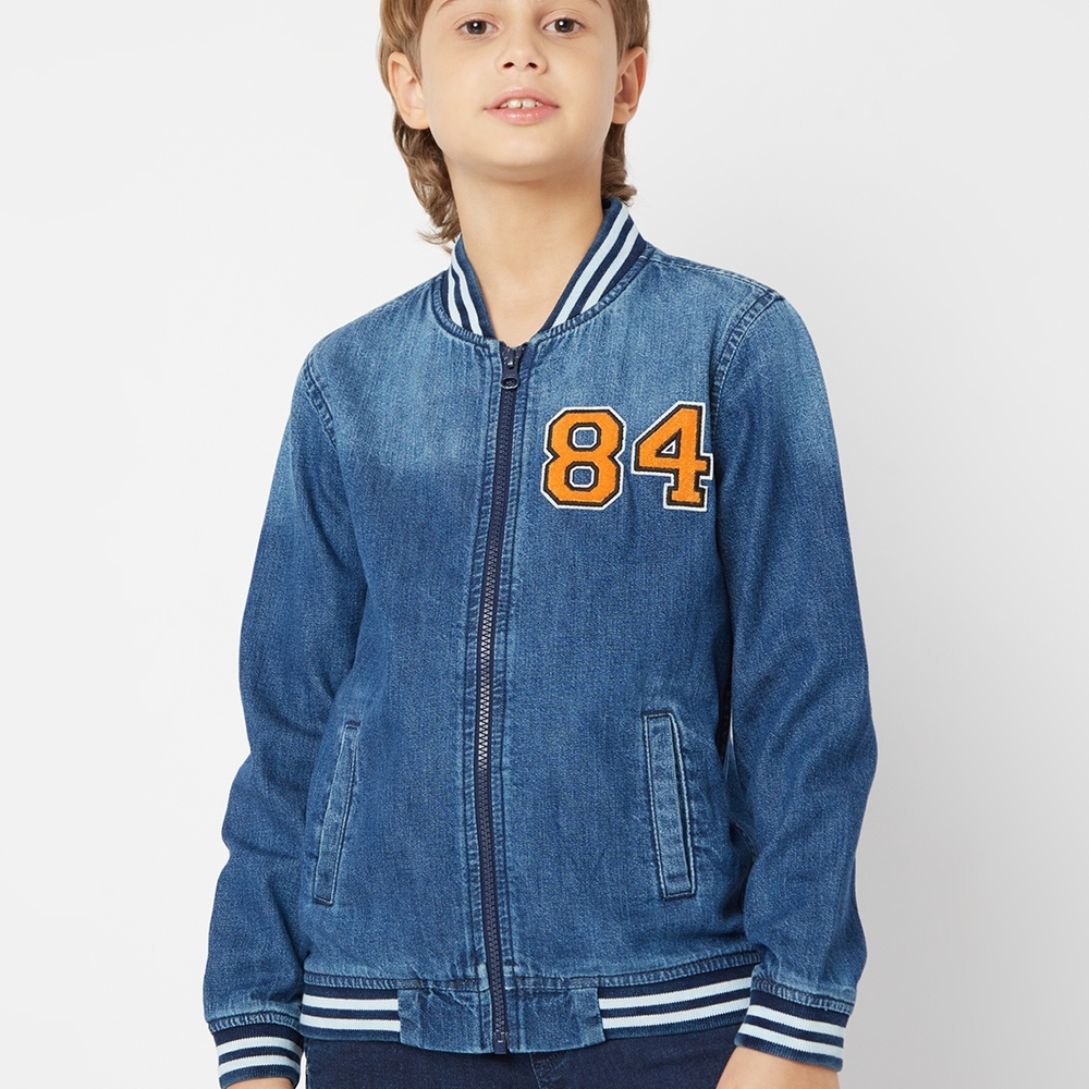 

Lavell Jr IN JACKET