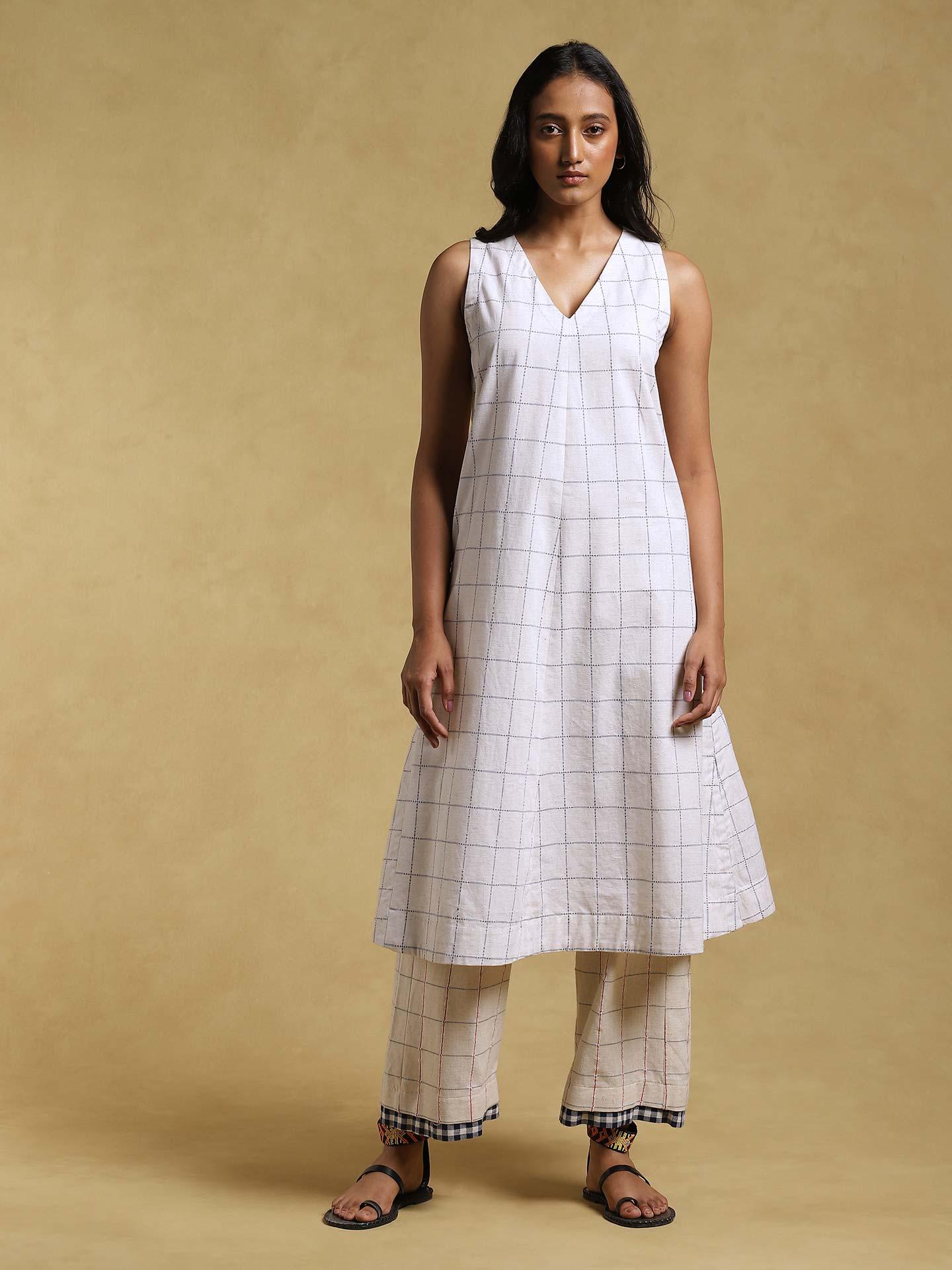 Himgir Checkered Thread Work Kurta Set - Rent main image 1