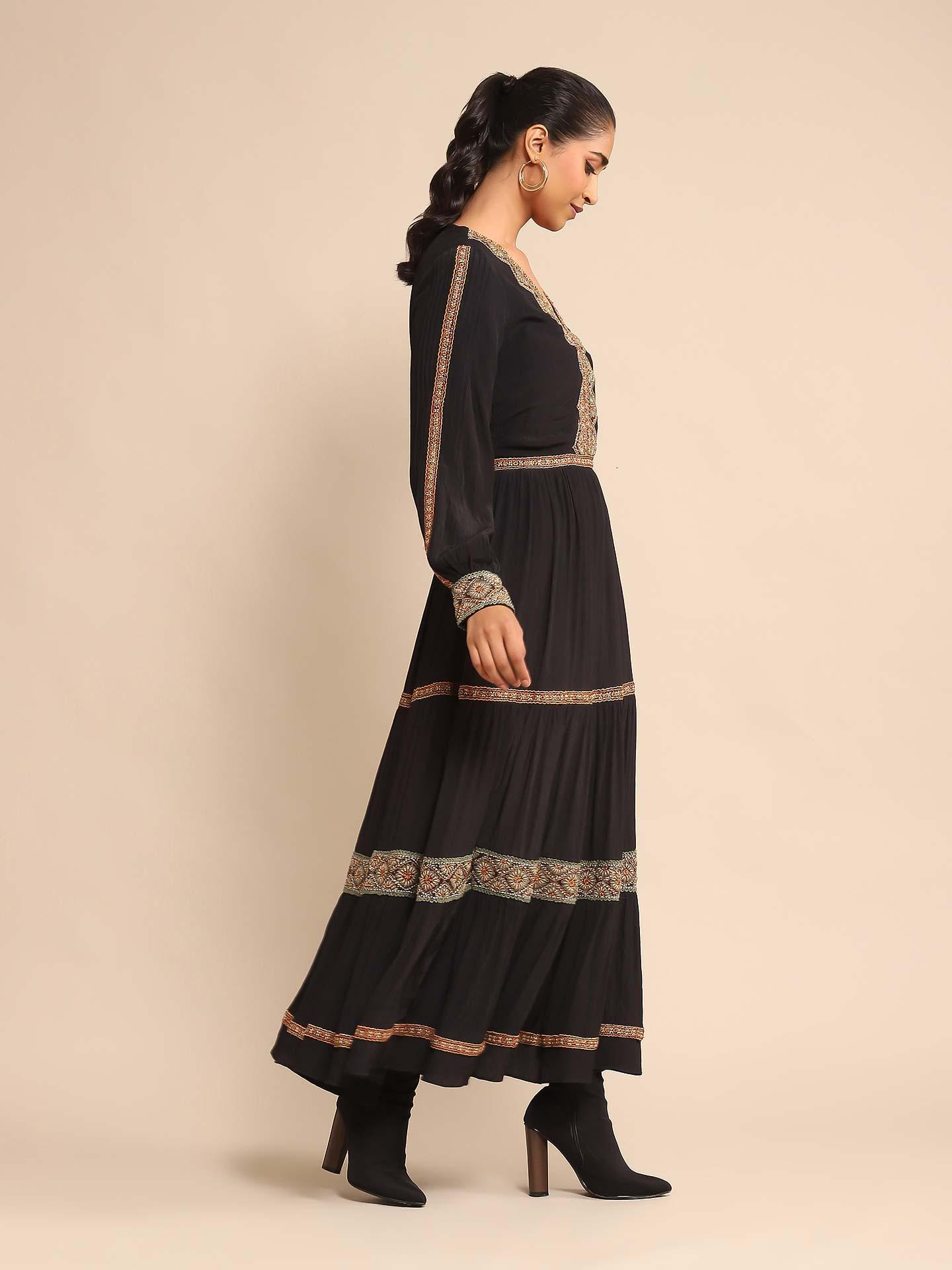 1210099 Black Star Detail Dress