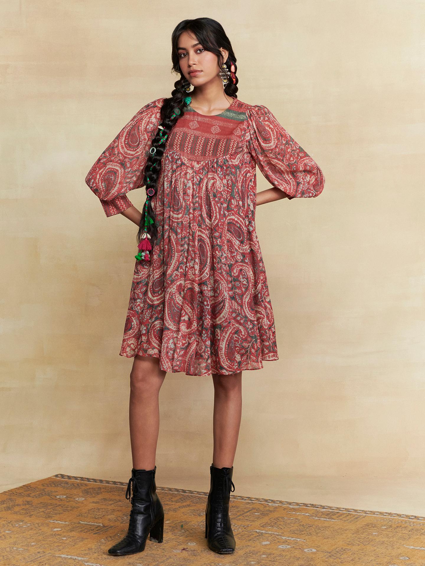 Red Pashmina
 Short Dress