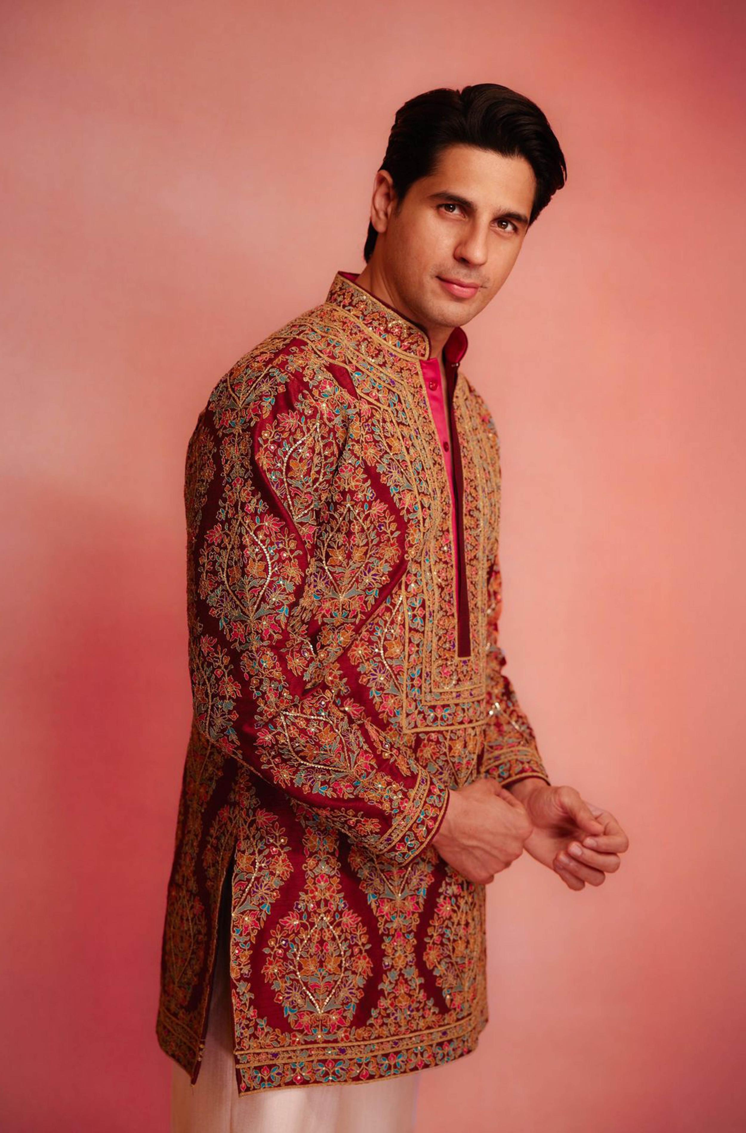 Sidharth malhotra in kurta top