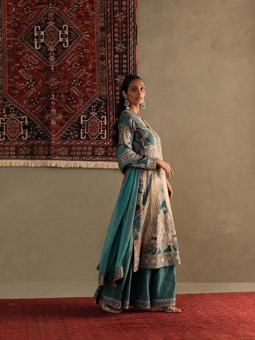 タグ付き未使用品　刺繍華やか　RITUKUMAR リトゥクマール　インド　緑 Red & Mustard Romantic Flower Floral Embroidered Suit Set