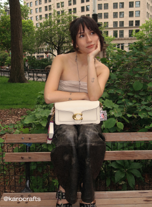 @karocrafts styled outfit with Tabby bag on a park bench