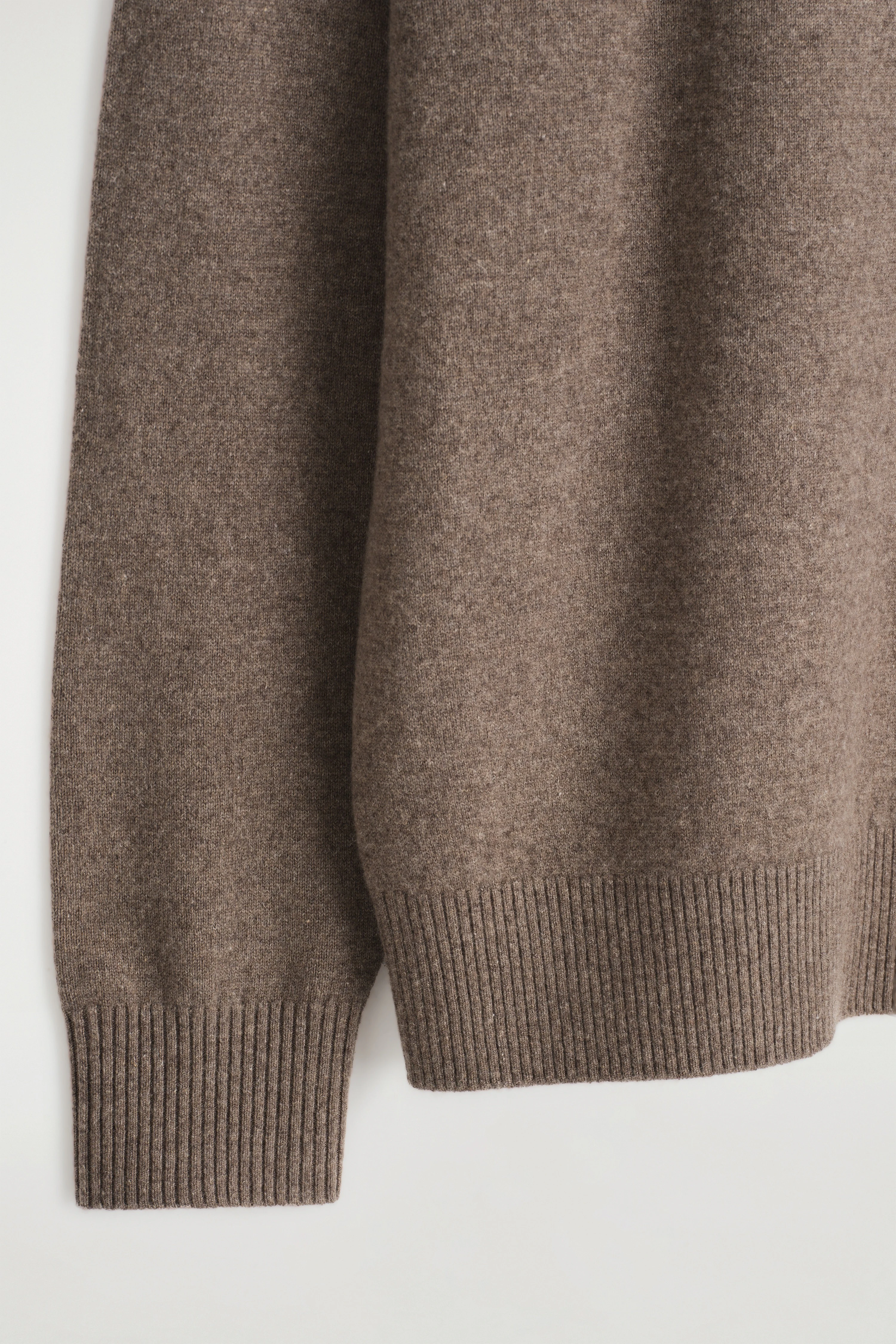 SEAMLESS PURE CASHMERE CREW-NECK JUMPER