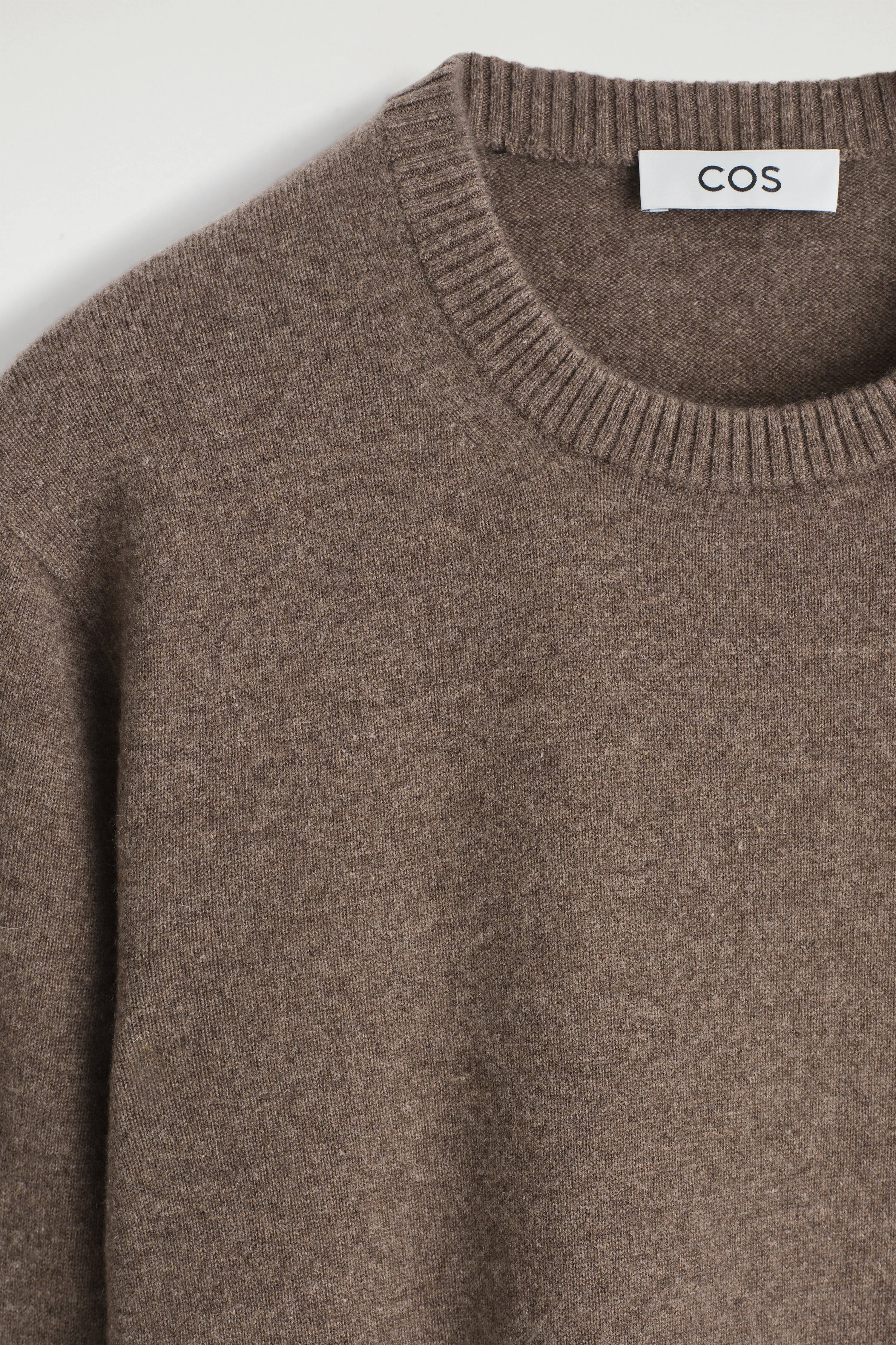 SEAMLESS PURE CASHMERE CREW-NECK JUMPER - 3