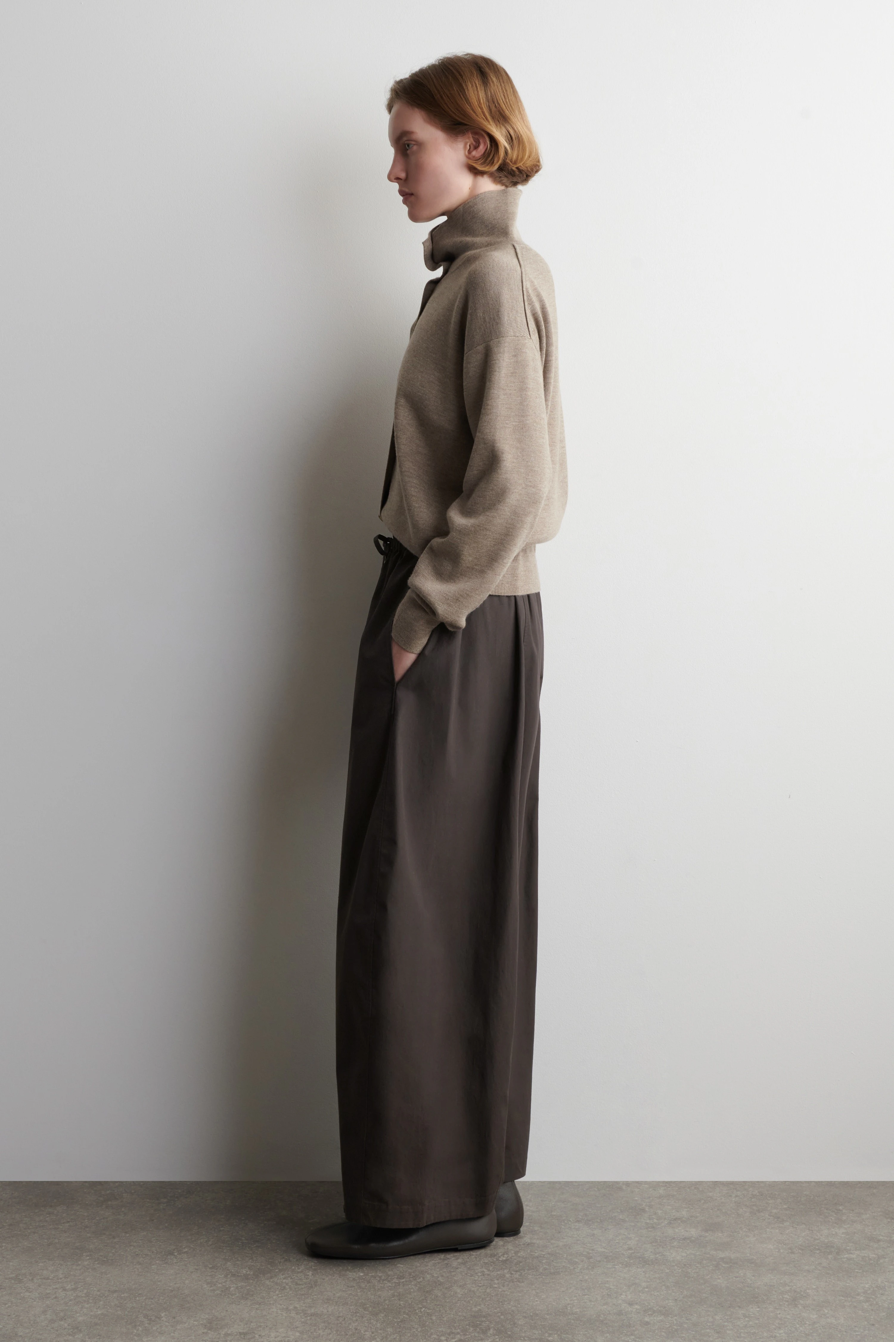 ELASTICATED BARREL-LEG TROUSERS - 4