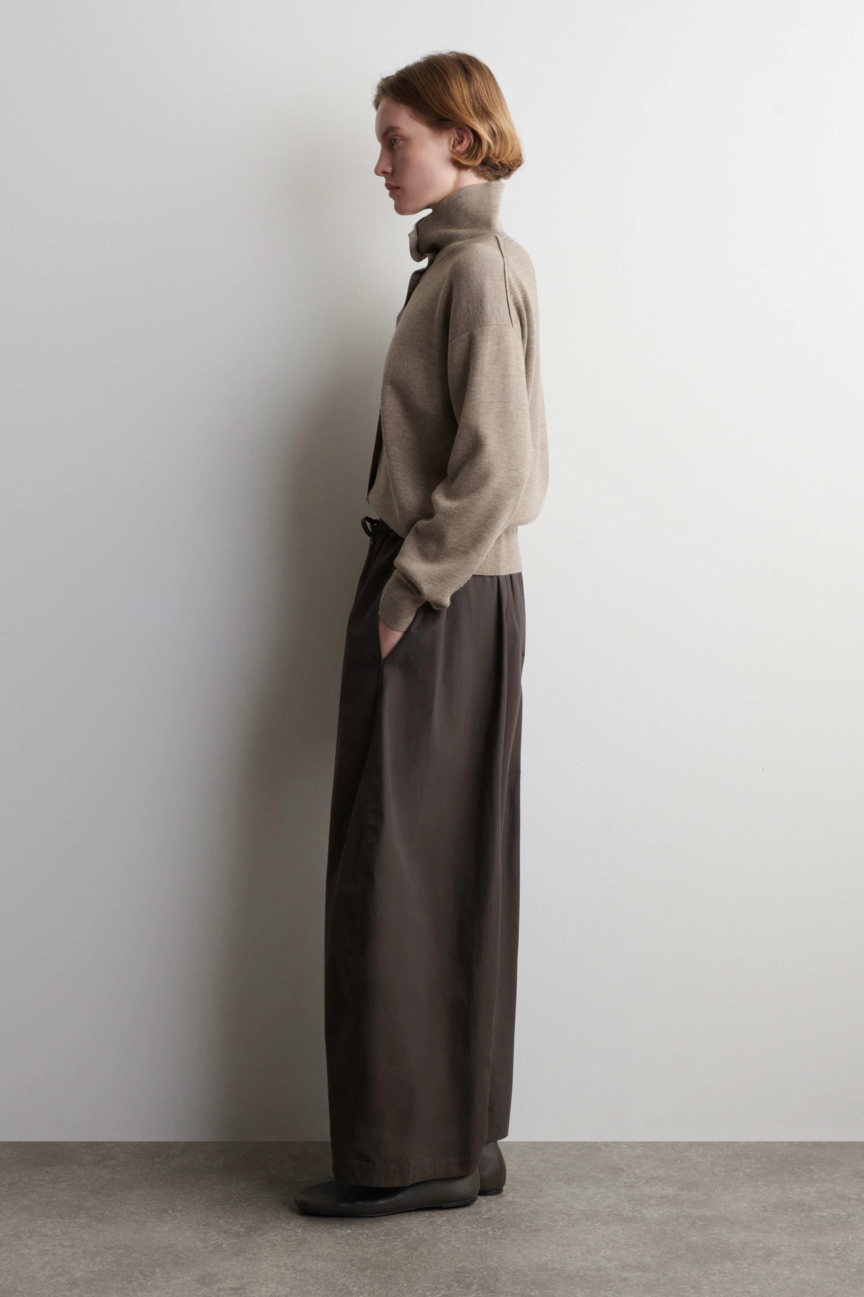 ELASTICATED BARREL-LEG TROUSERS - 4