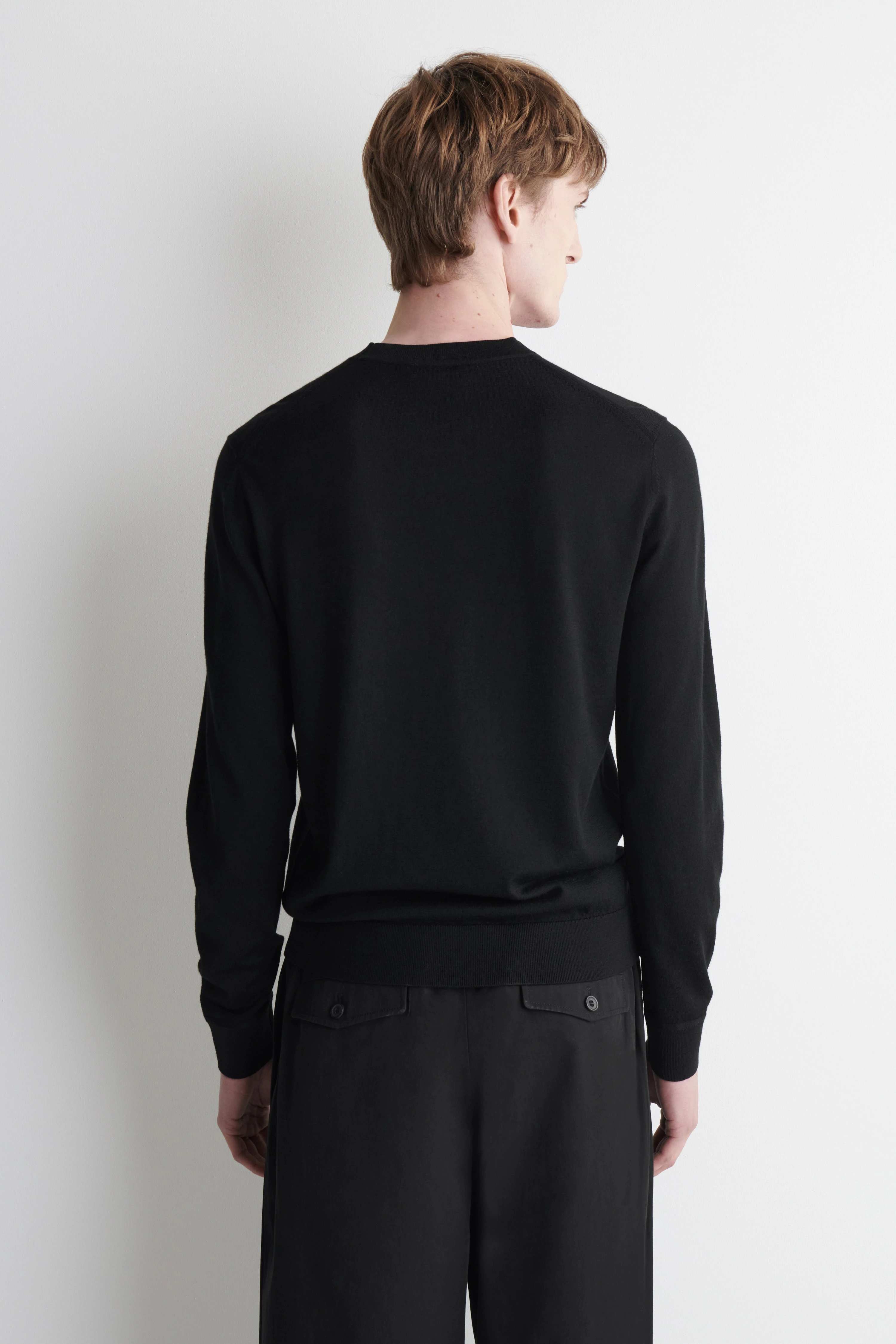 SLIM MERINO WOOL CREW-NECK JUMPER