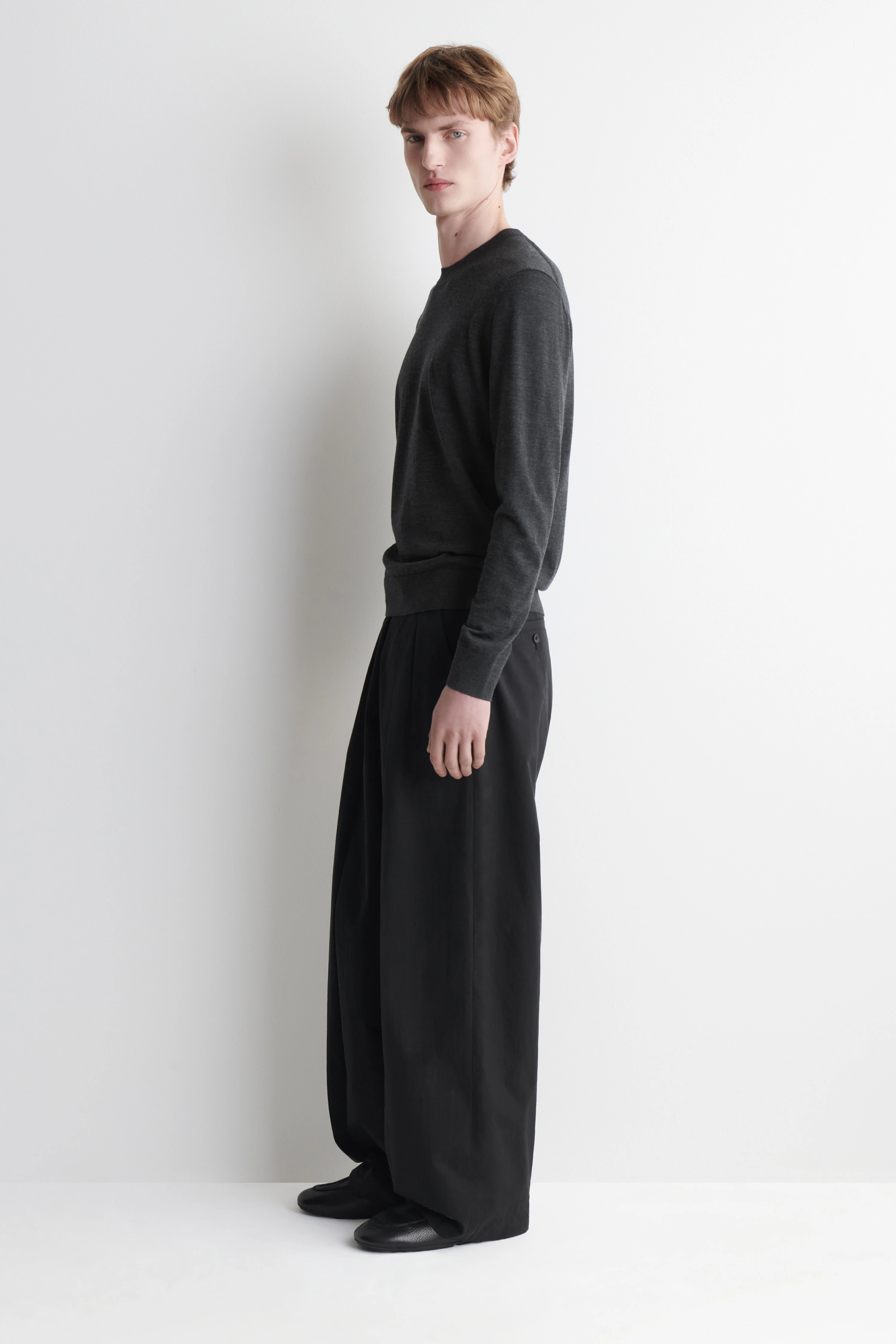 SLIM MERINO WOOL CREW-NECK JUMPER