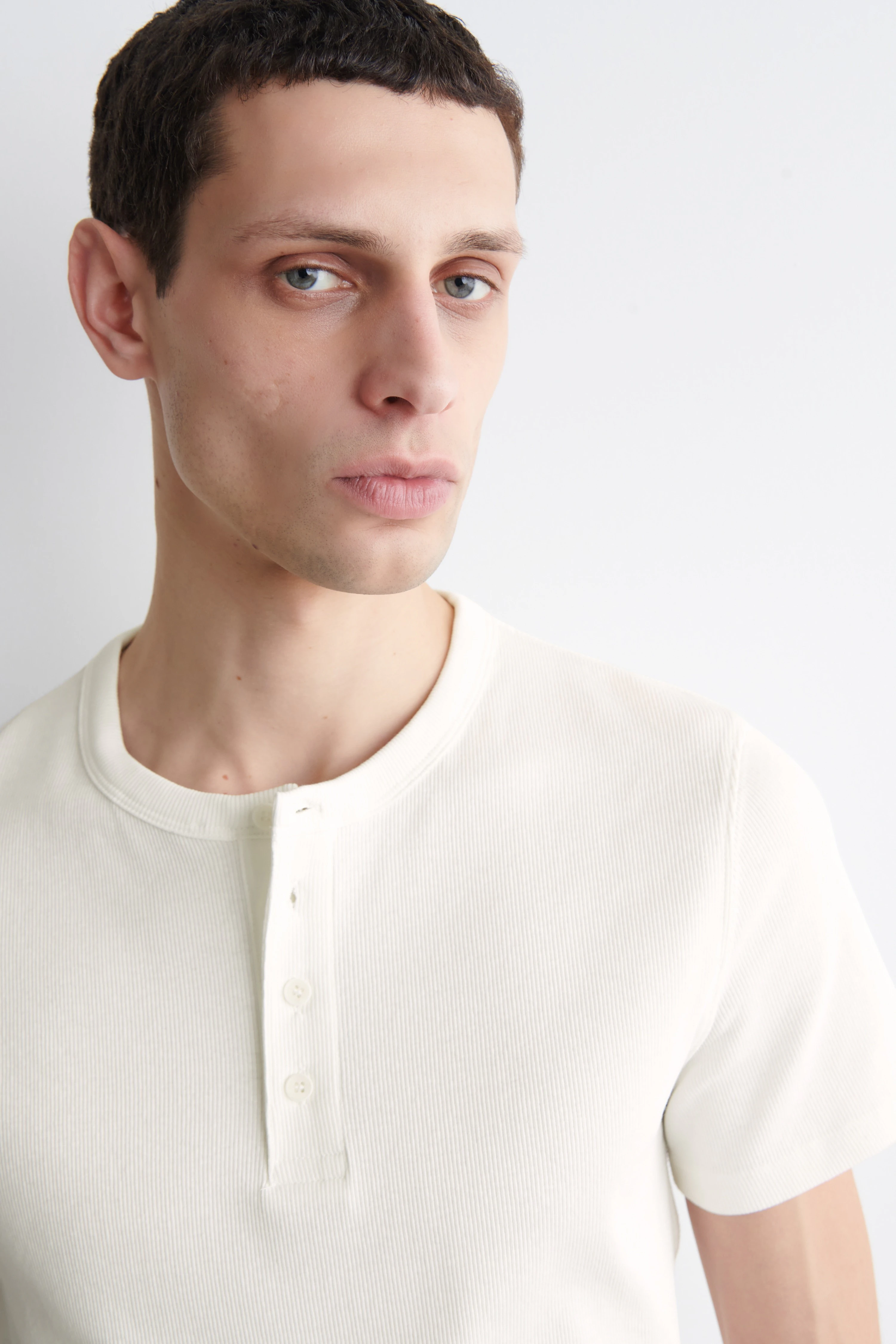 SLIM-FIT RIBBED HENLEY T-SHIRT - 5