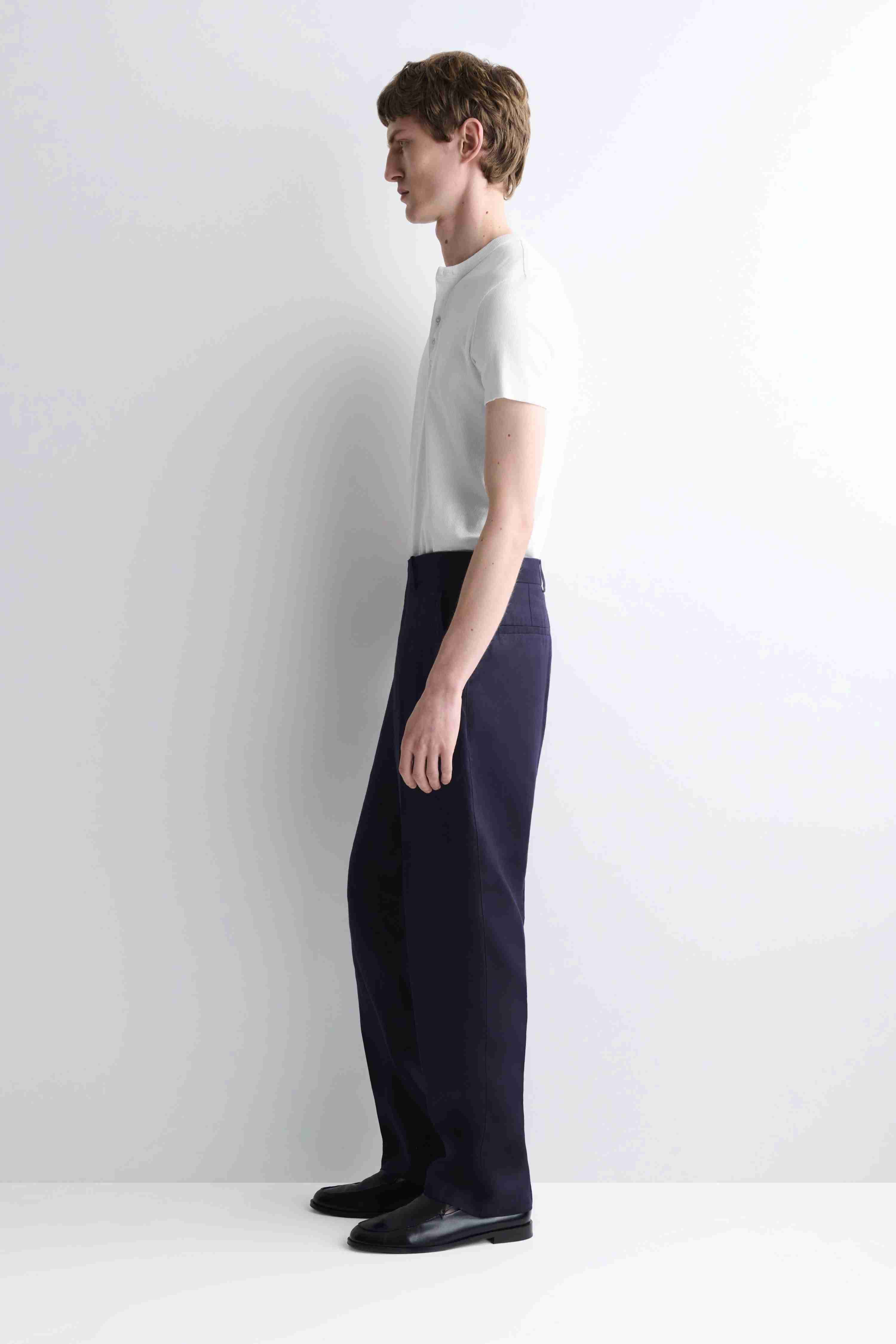 RELAXED LINEN TAPERED TROUSERS - 4