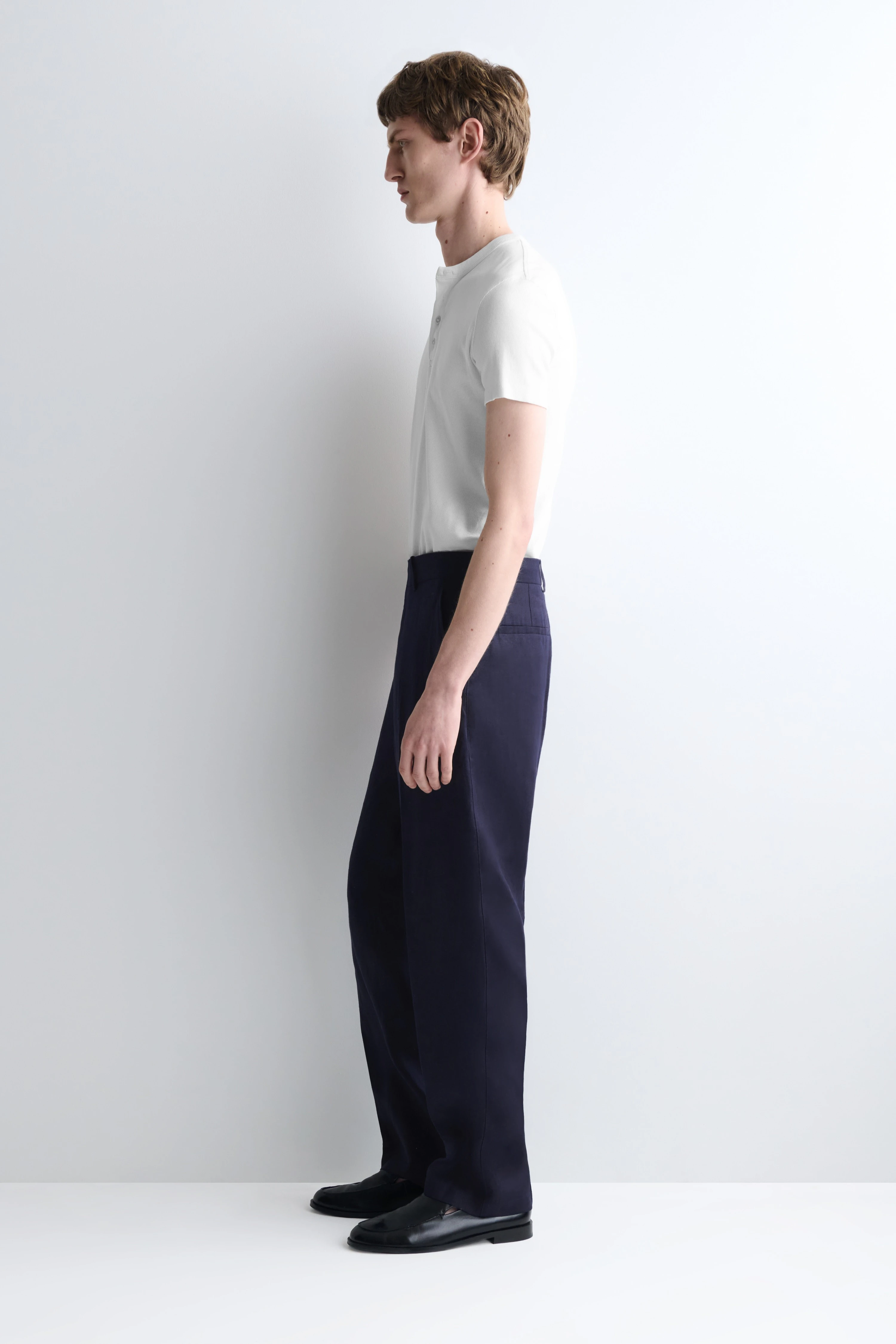 RELAXED LINEN TAPERED TROUSERS - 4
