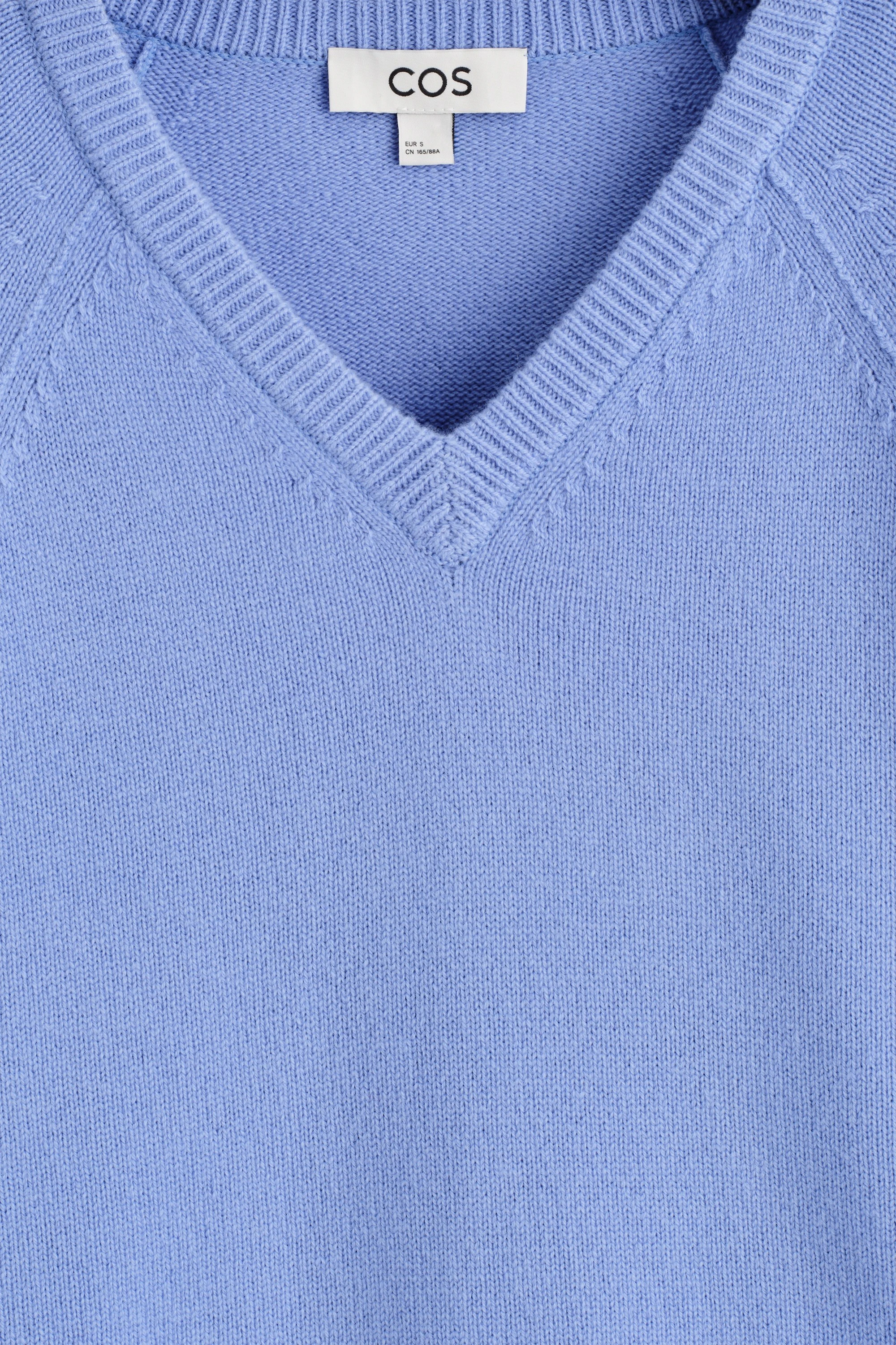 MERINO WOOL V-NECK JUMPER