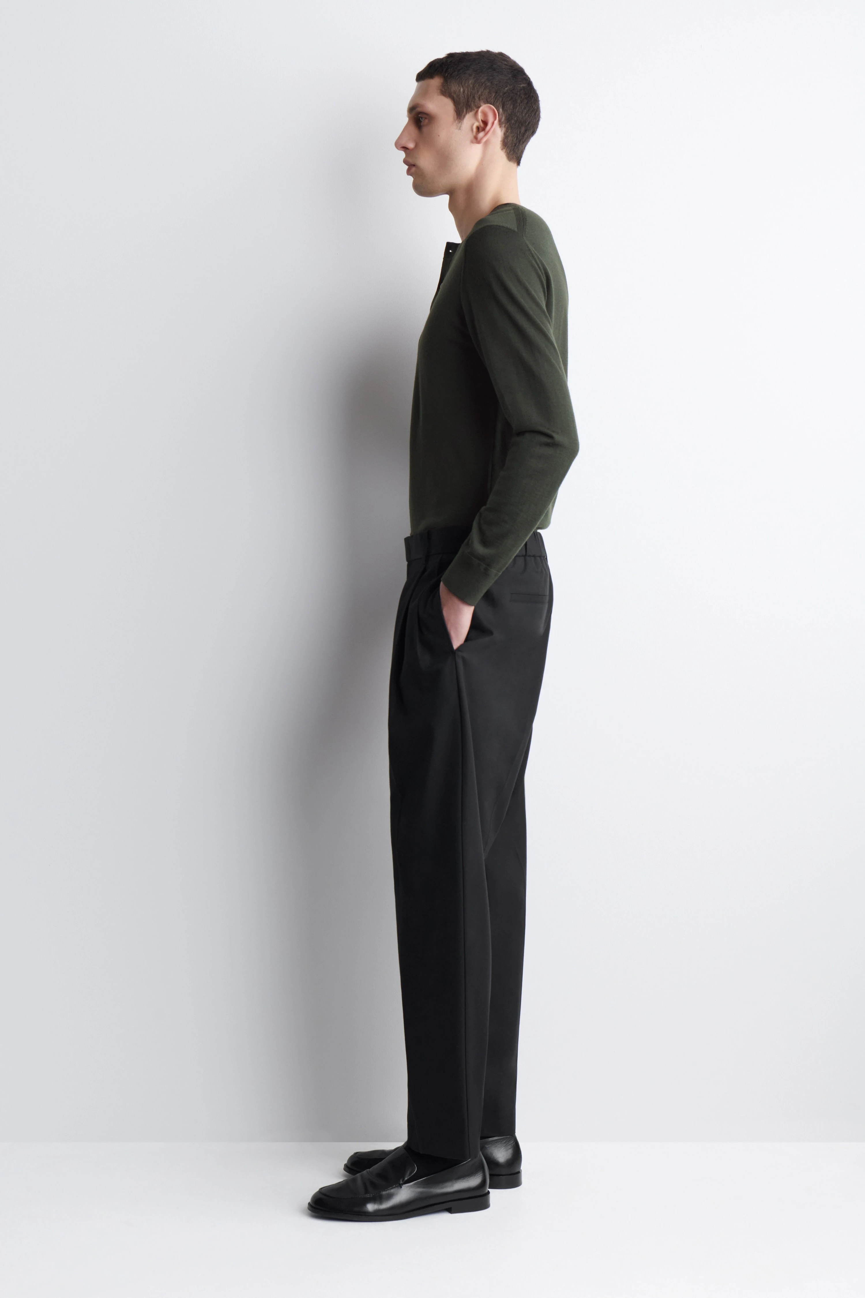 PLEATED RELAXED-FIT TAPERED TROUSERS - 3