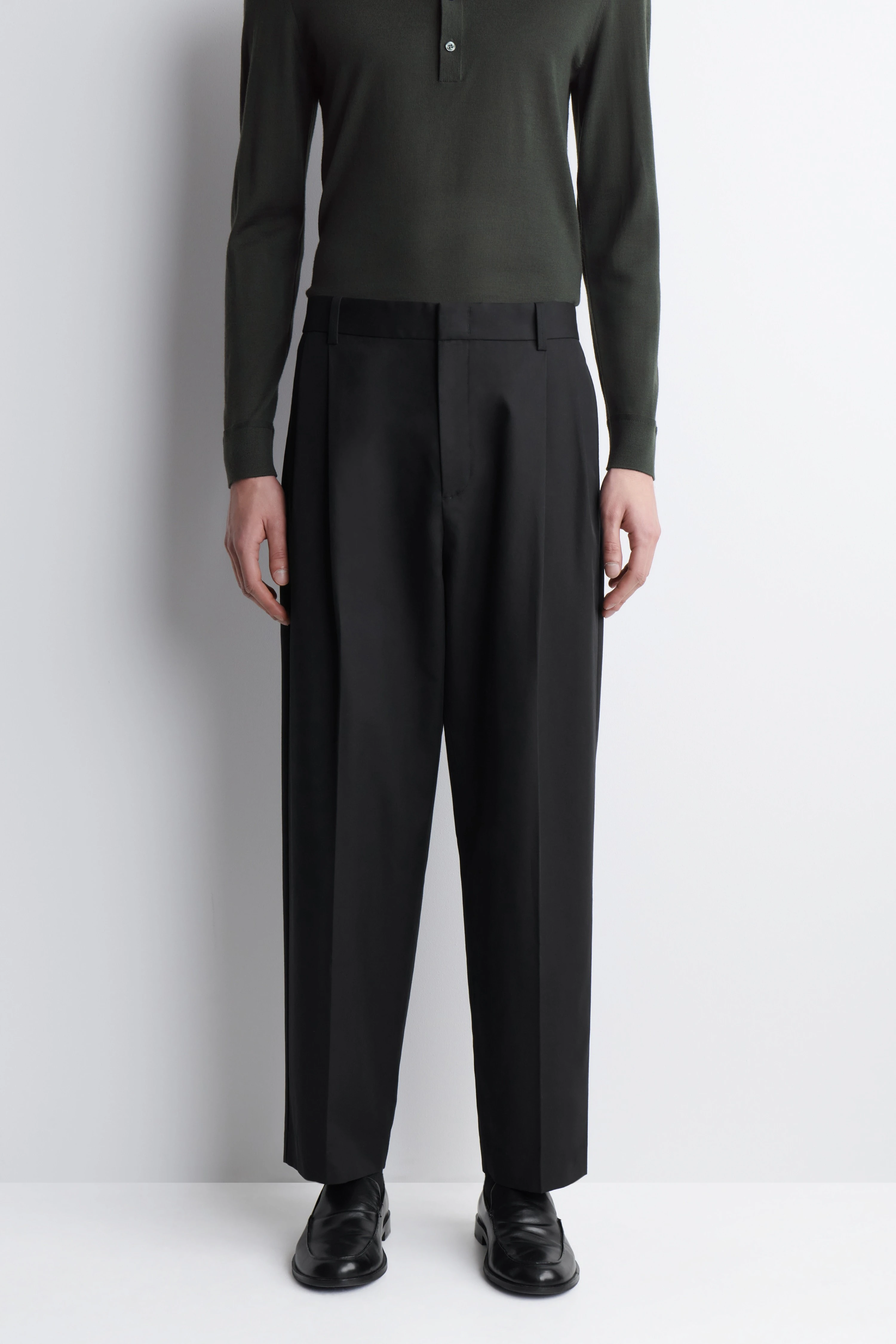 PLEATED RELAXED-FIT TAPERED TROUSERS - 5