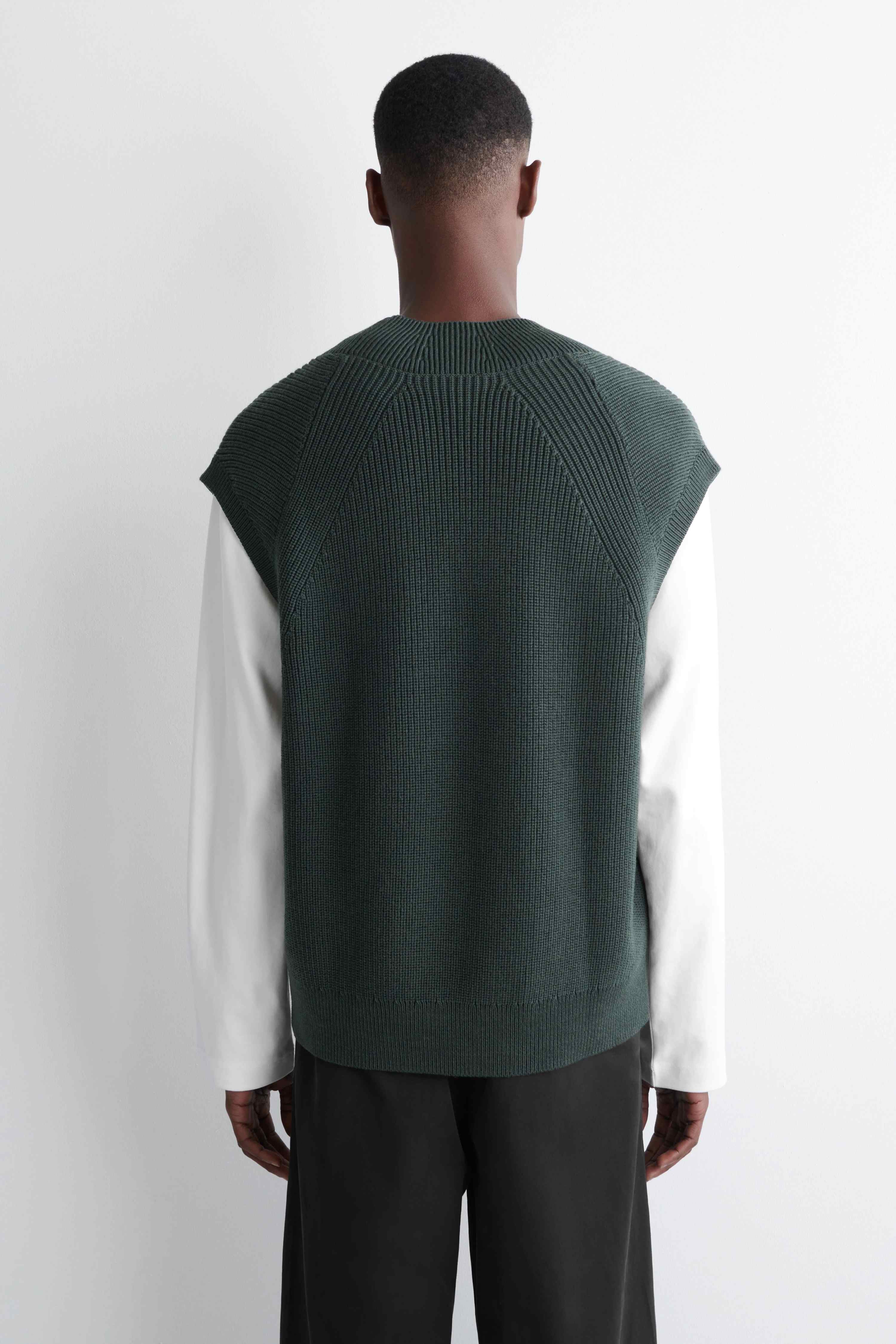 RIBBED WOOL V-NECK VEST - 2