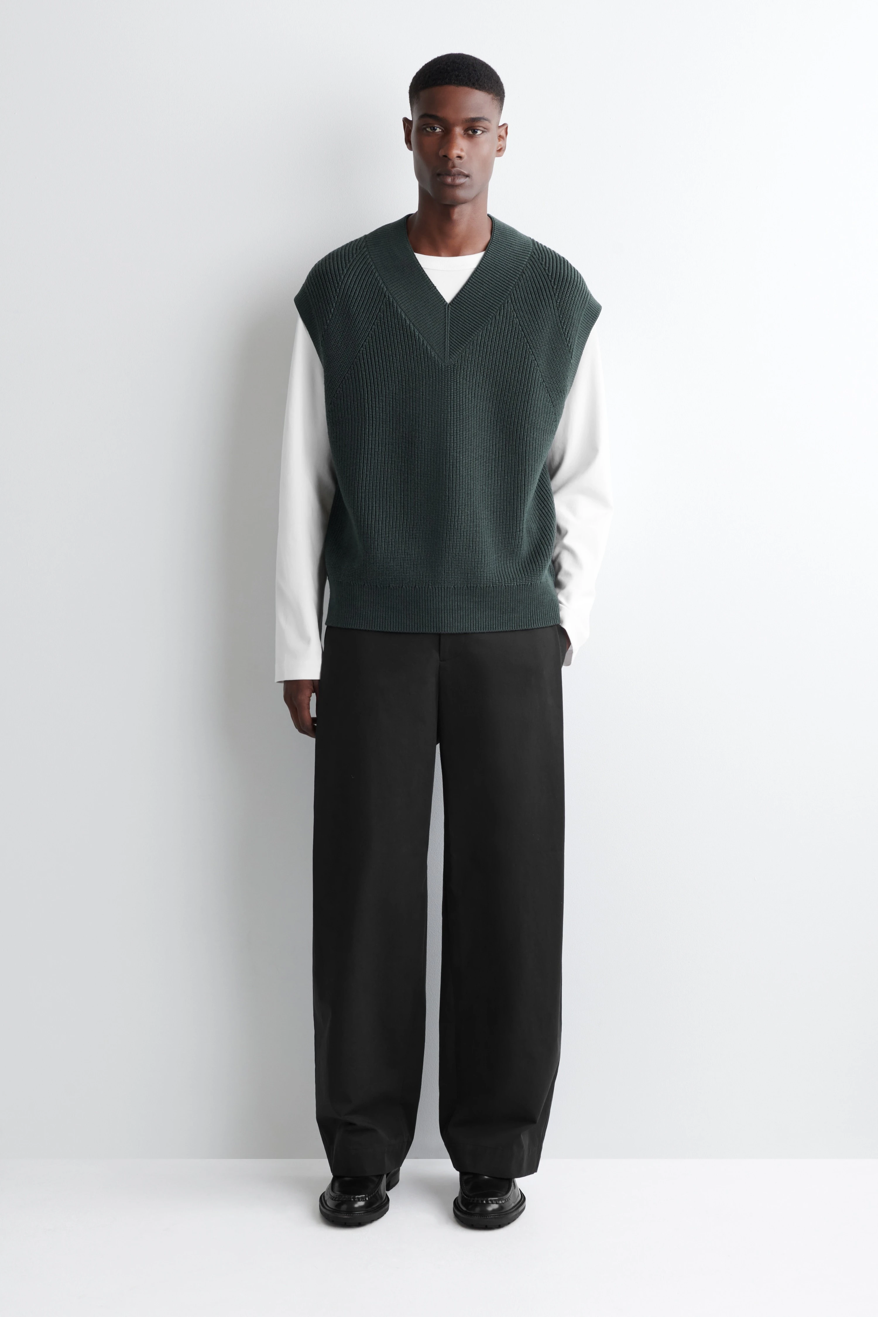 RIBBED WOOL V-NECK VEST - 3