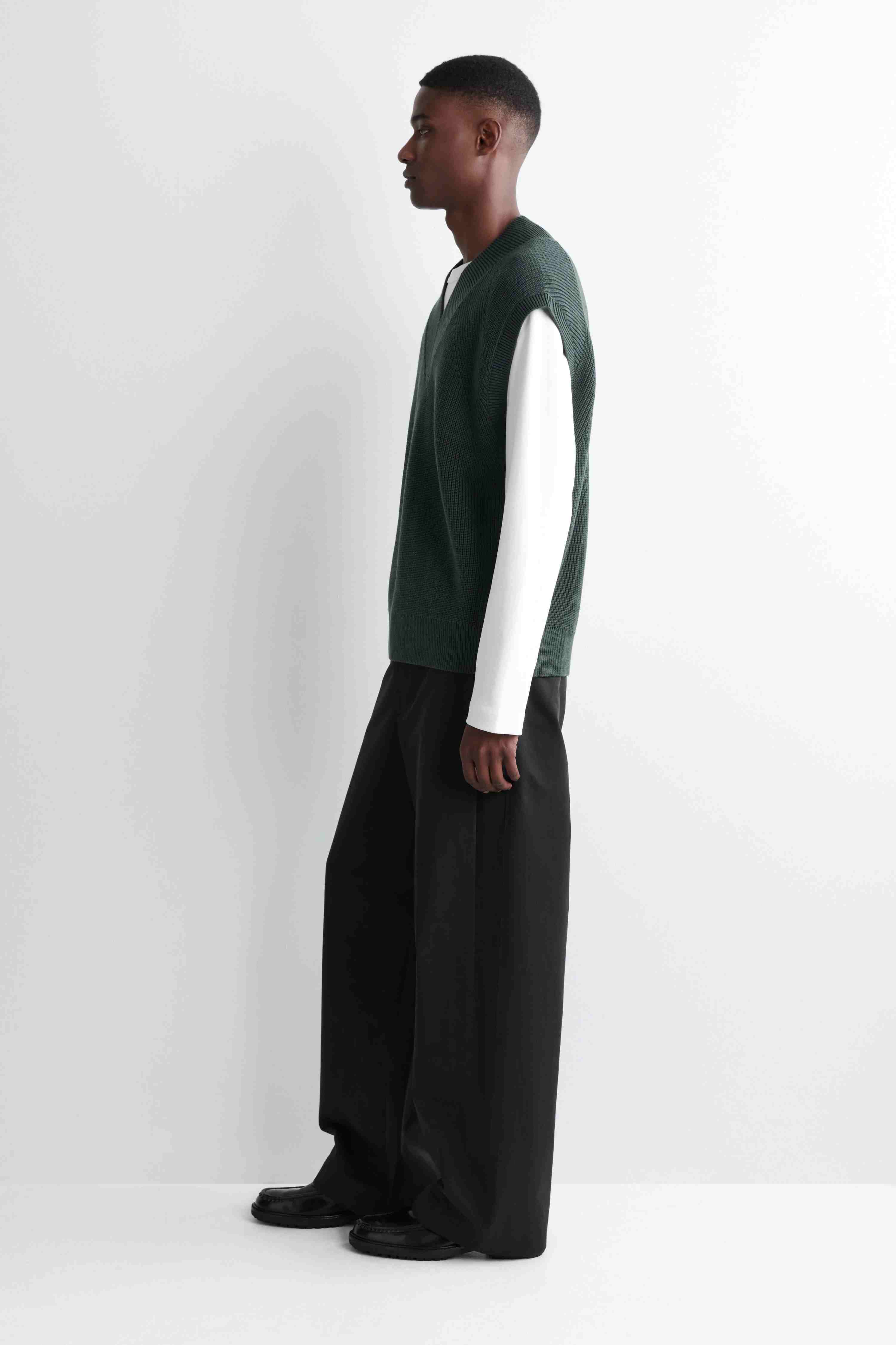 RIBBED WOOL V-NECK VEST - 4