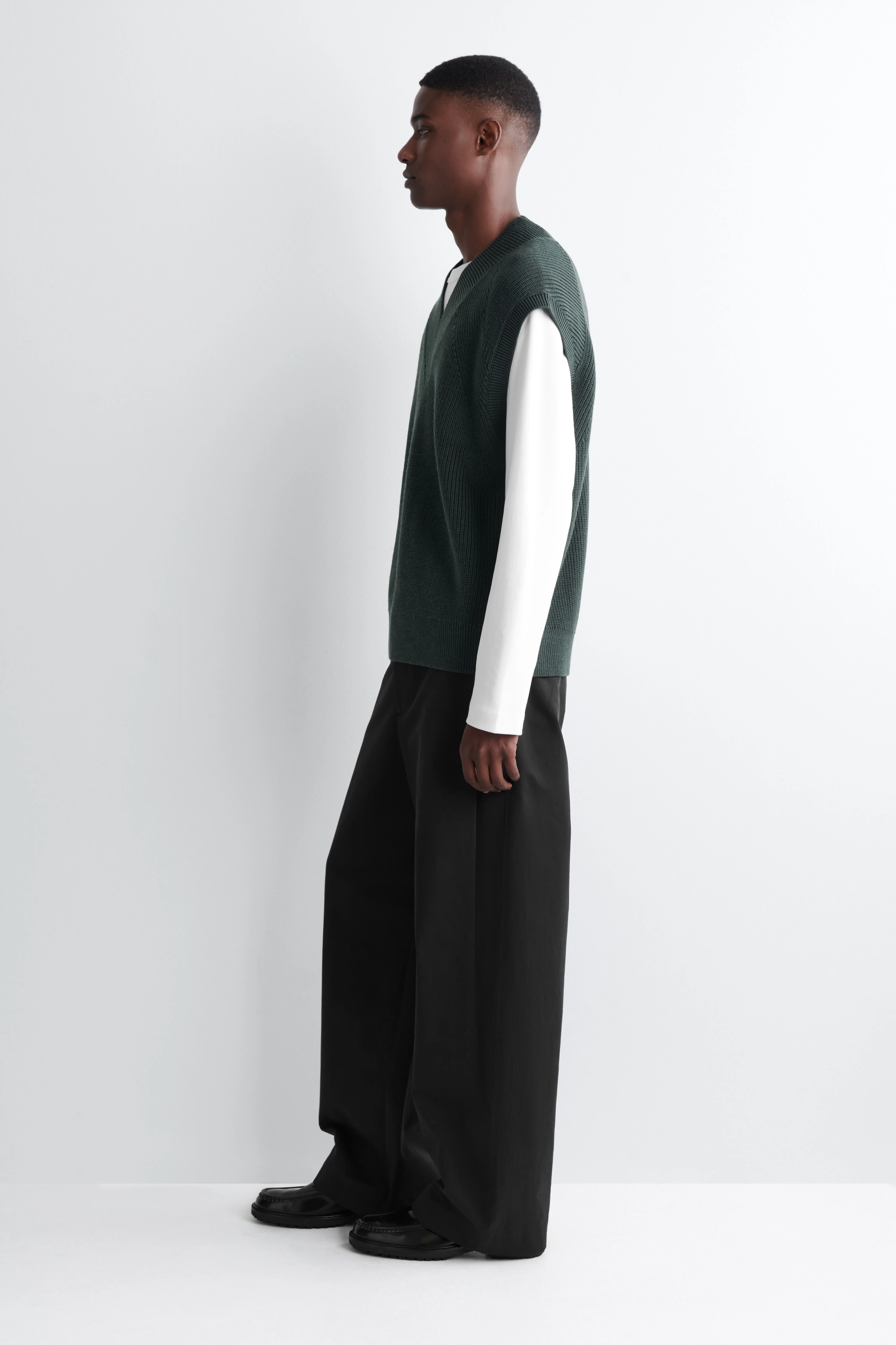 RIBBED WOOL V-NECK VEST - 4