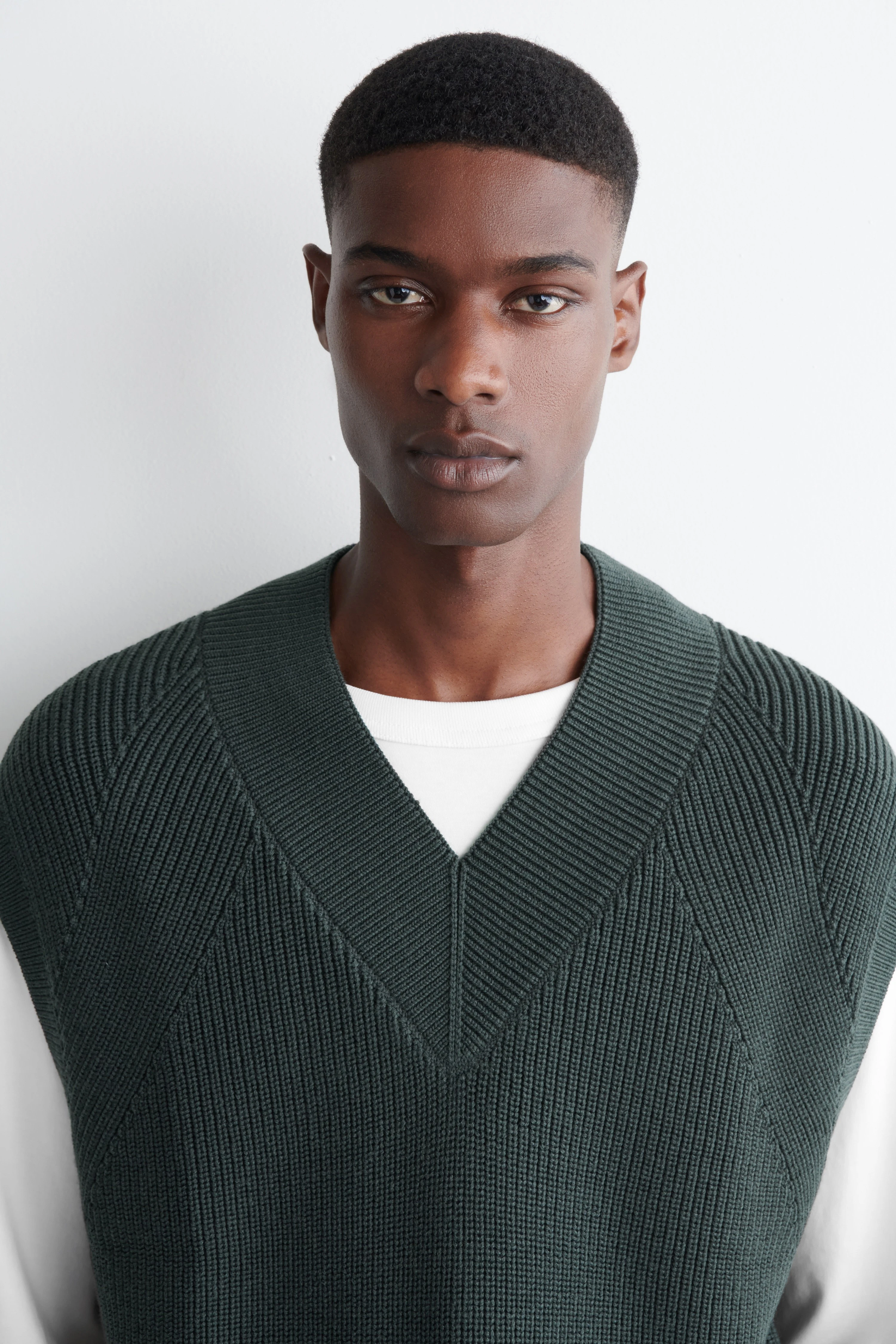 RIBBED WOOL V-NECK VEST - 5