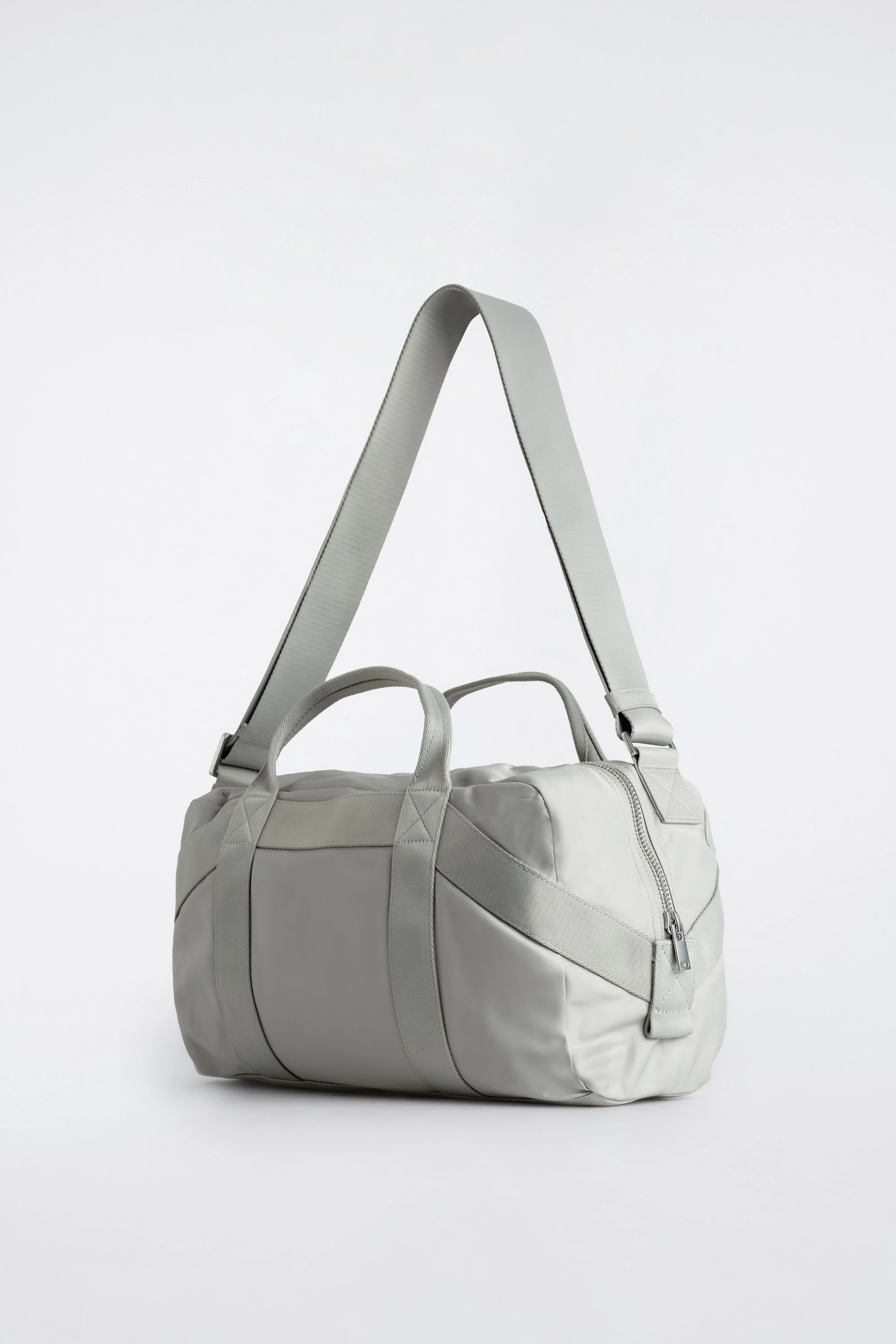 SPORTS DUFFLE BAG - NYLON
