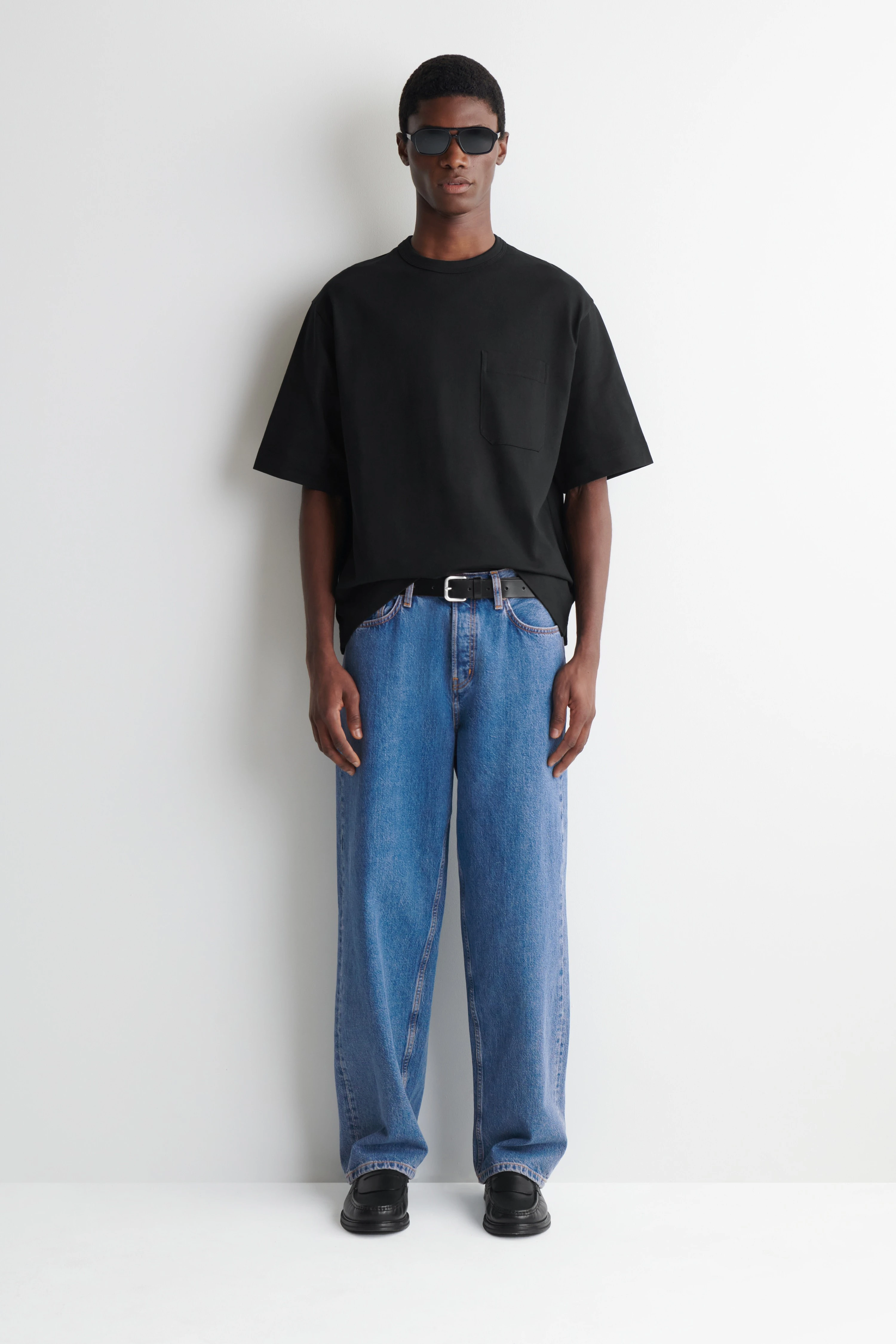 OVERSIZED POCKET-DETAIL T-SHIRT