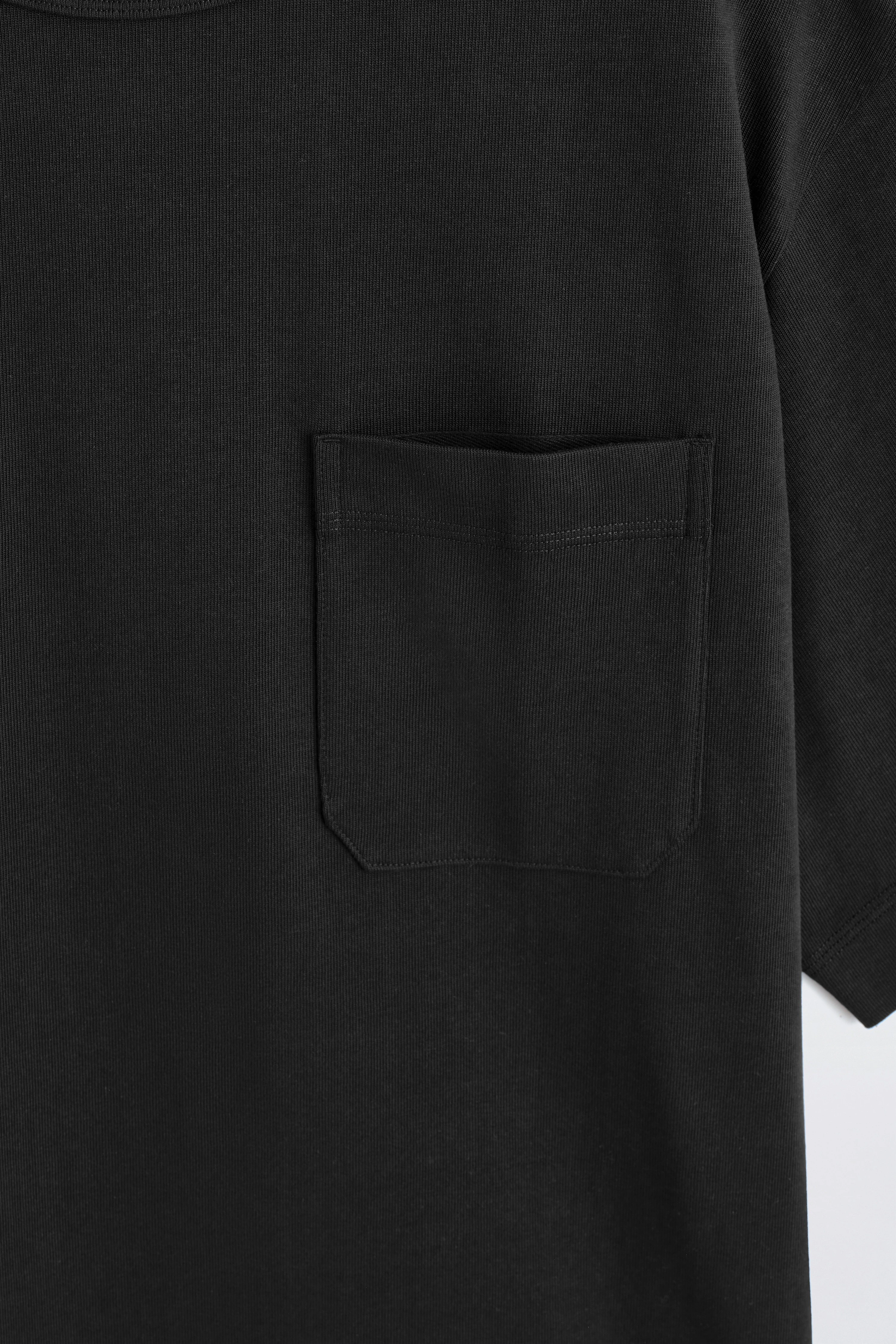 OVERSIZED POCKET-DETAIL T-SHIRT