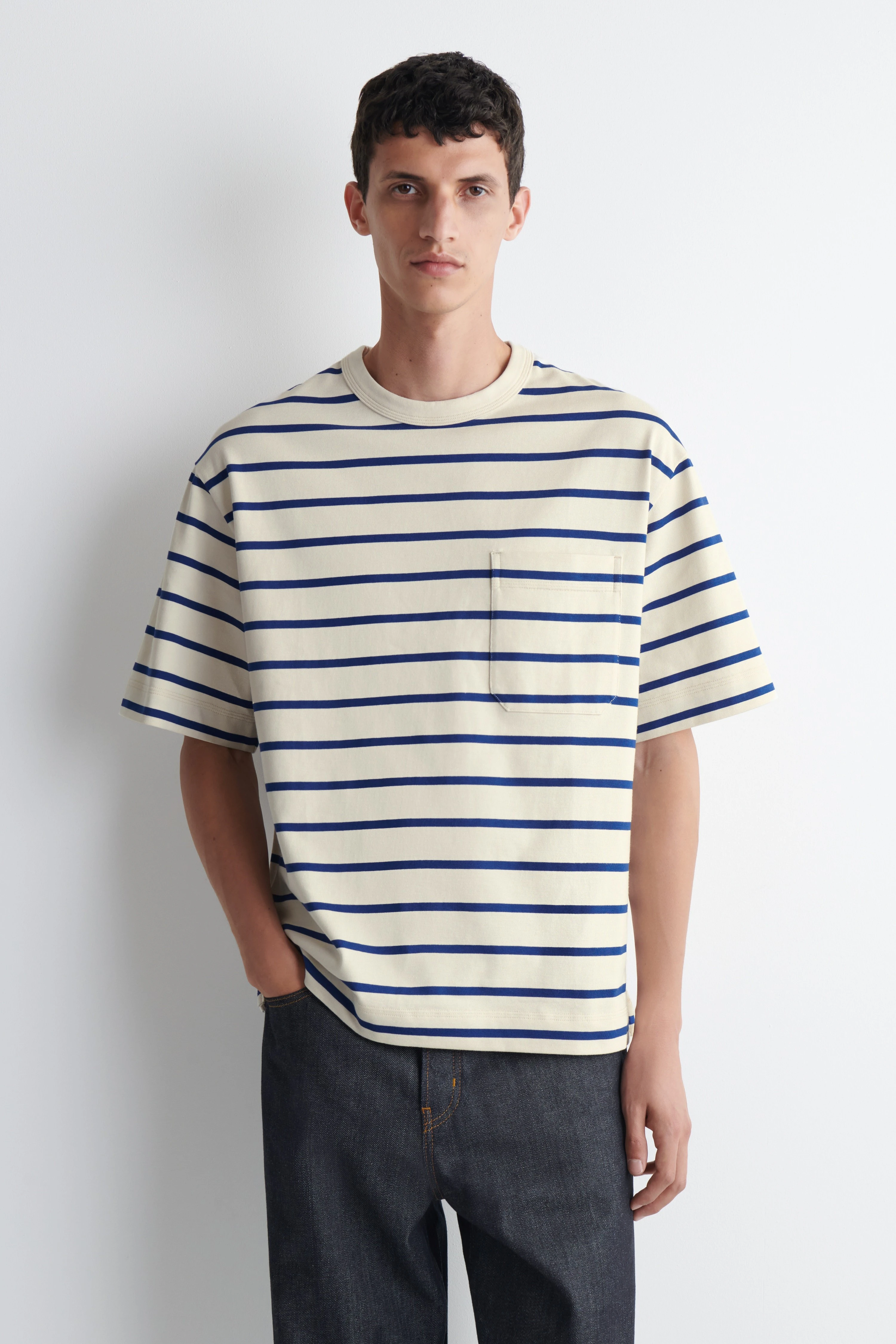OVERSIZED POCKET-DETAIL T-SHIRT