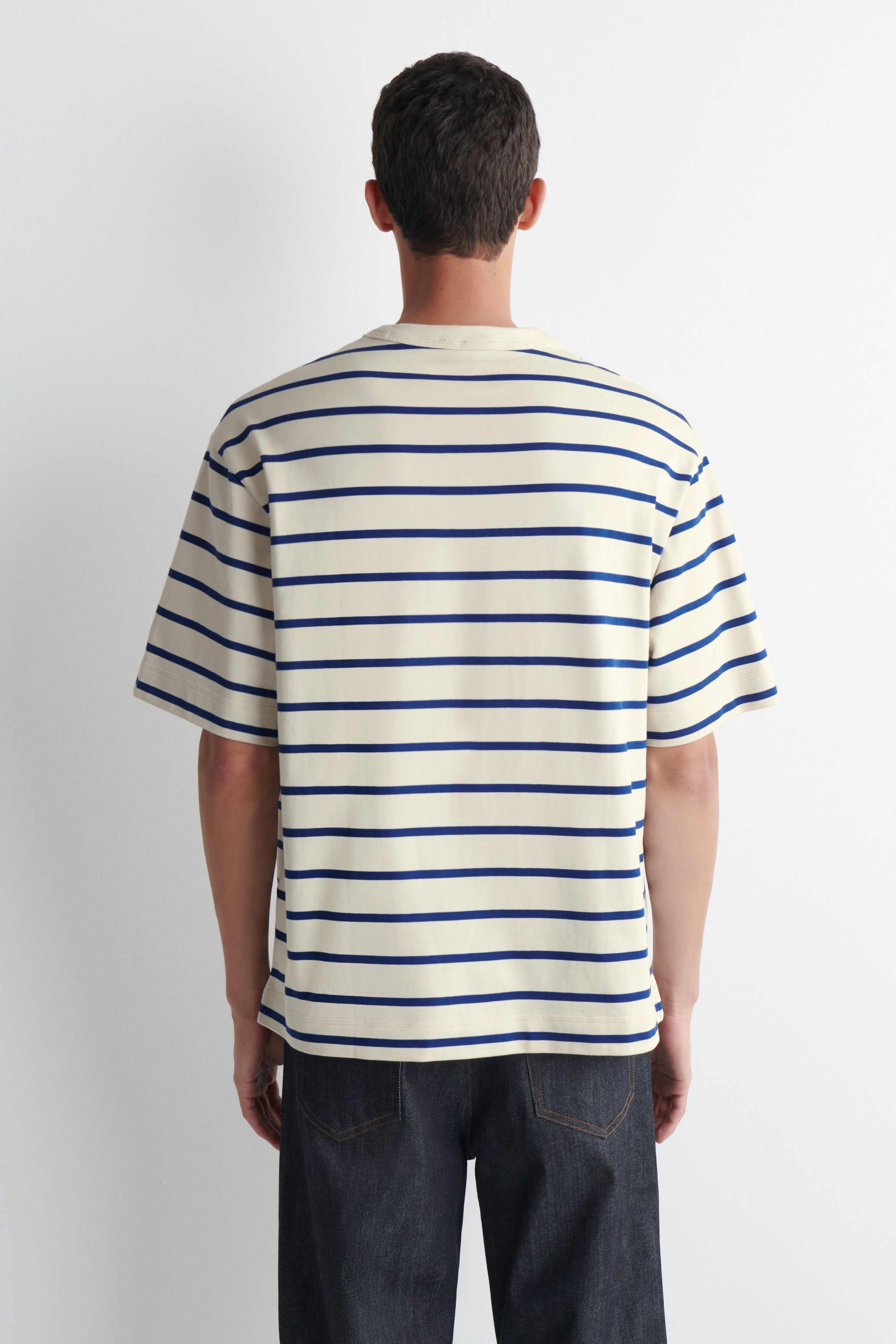 OVERSIZED POCKET-DETAIL T-SHIRT