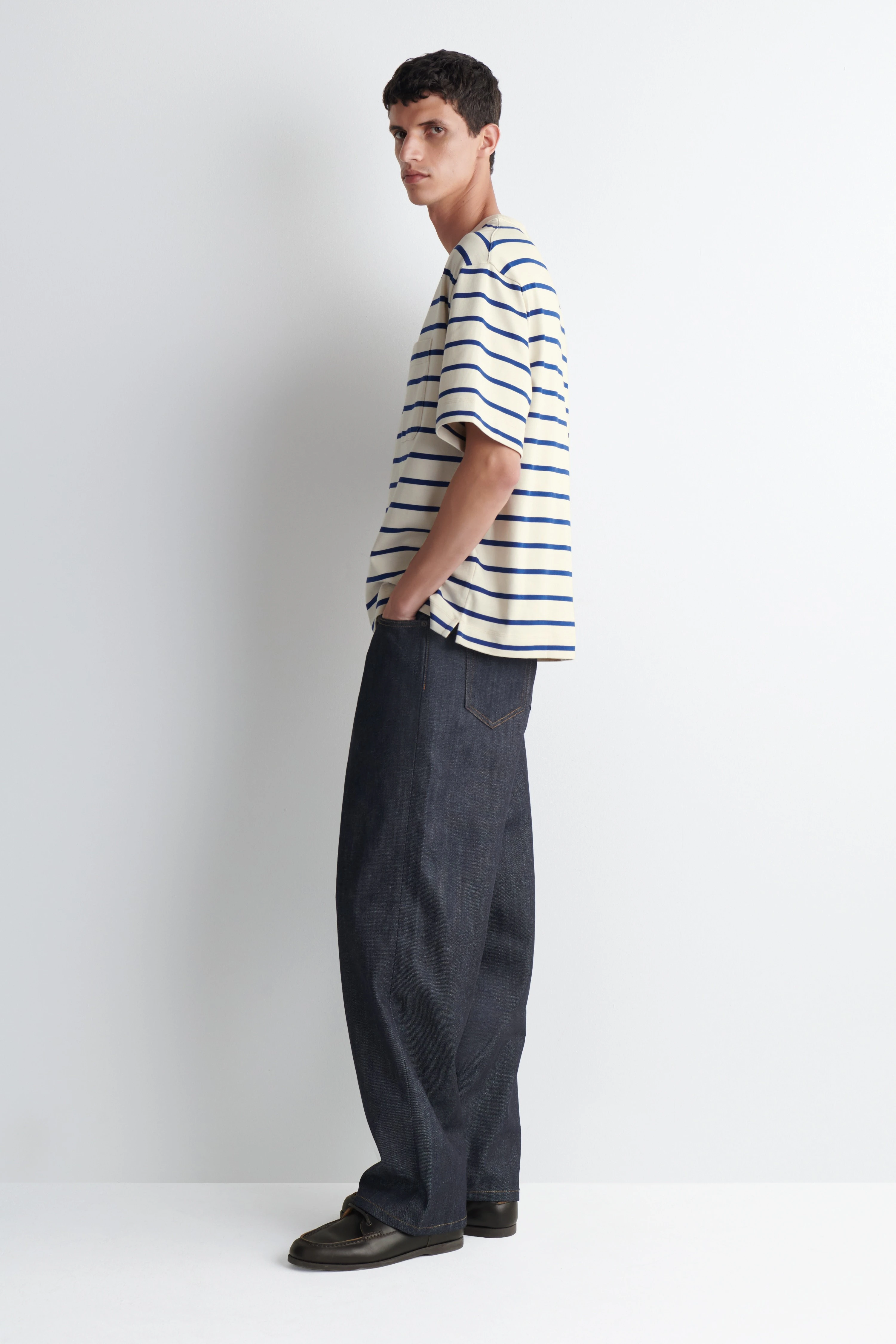 OVERSIZED POCKET-DETAIL T-SHIRT - 3