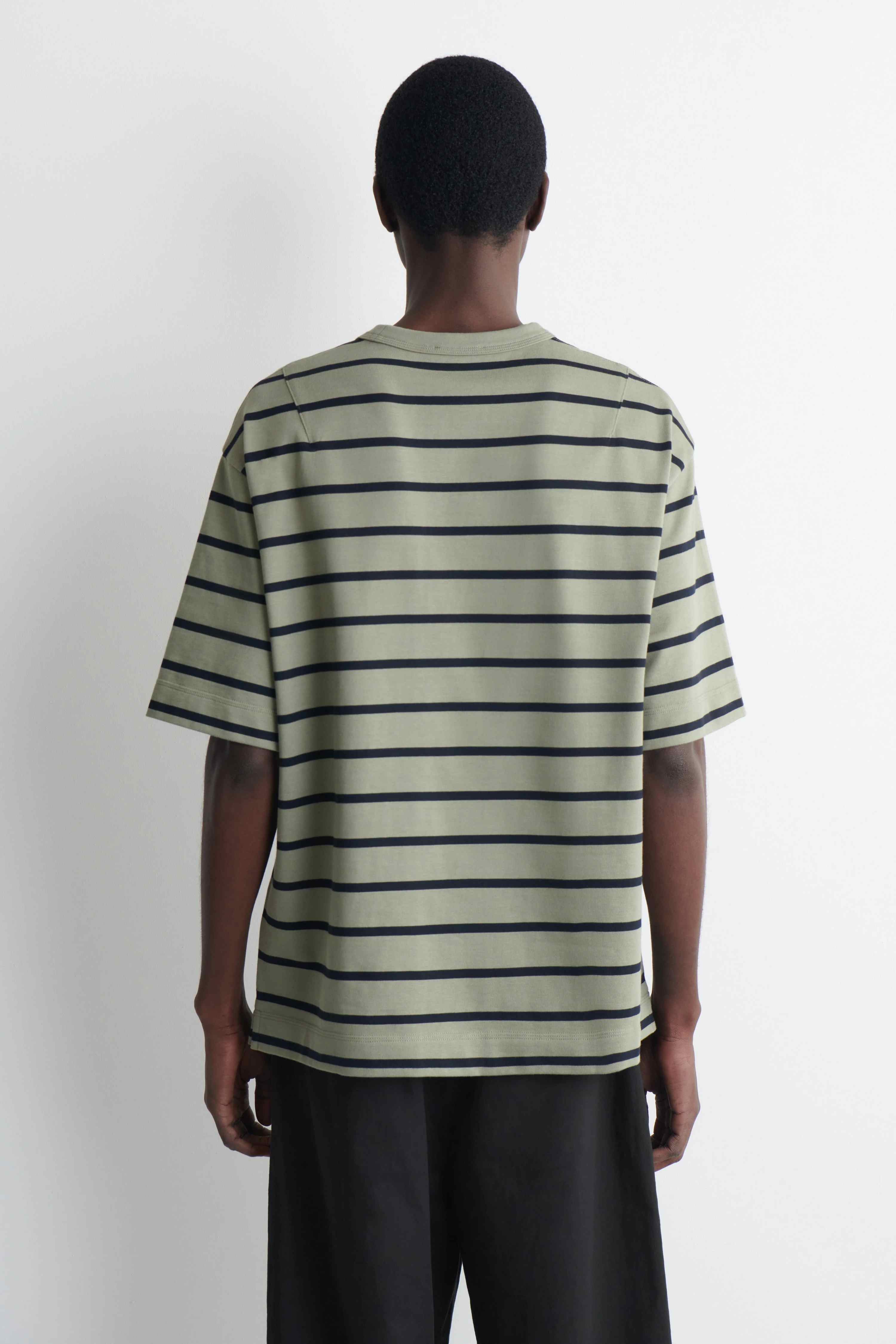 OVERSIZED POCKET-DETAIL T-SHIRT - 2
