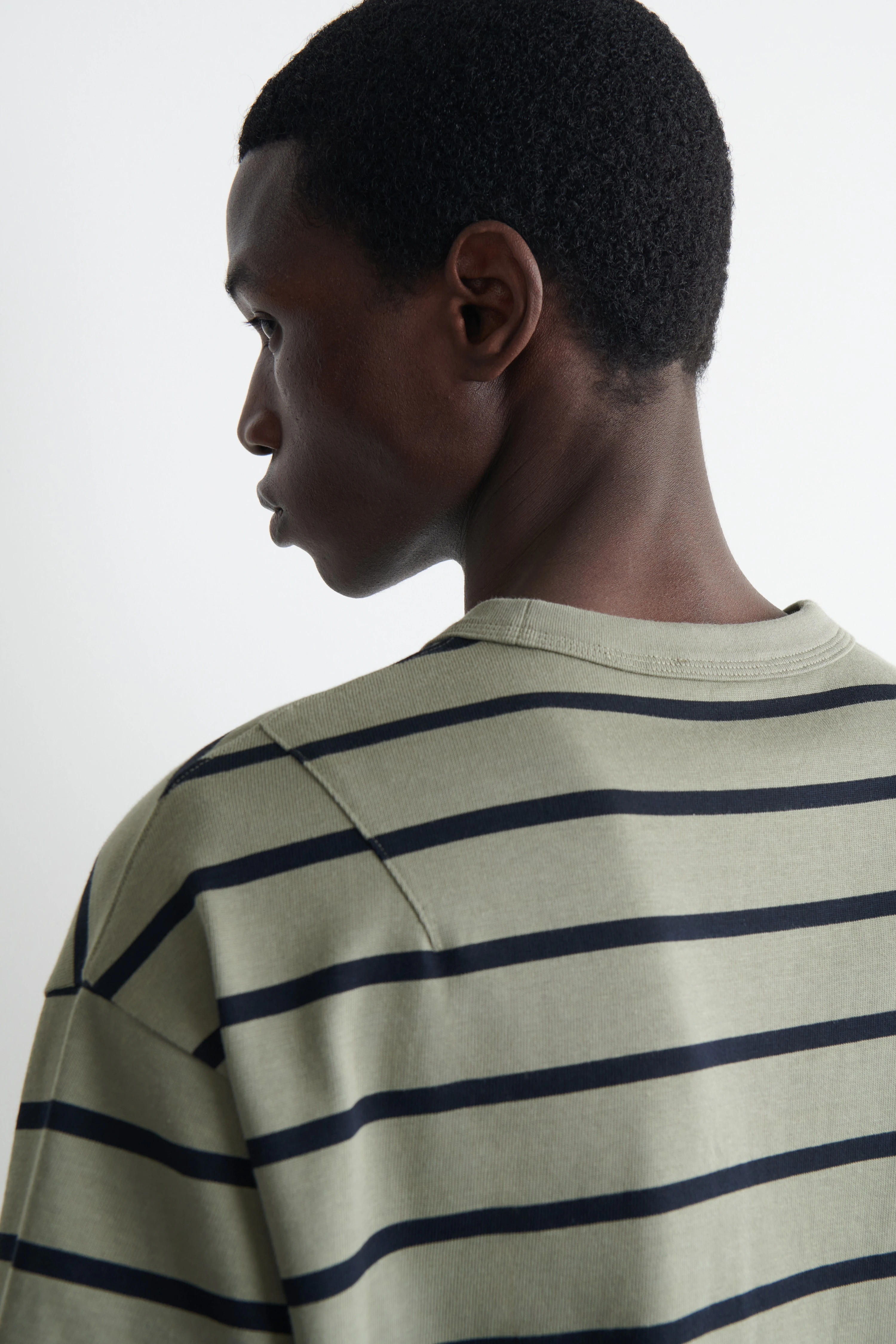 OVERSIZED POCKET-DETAIL T-SHIRT - 3