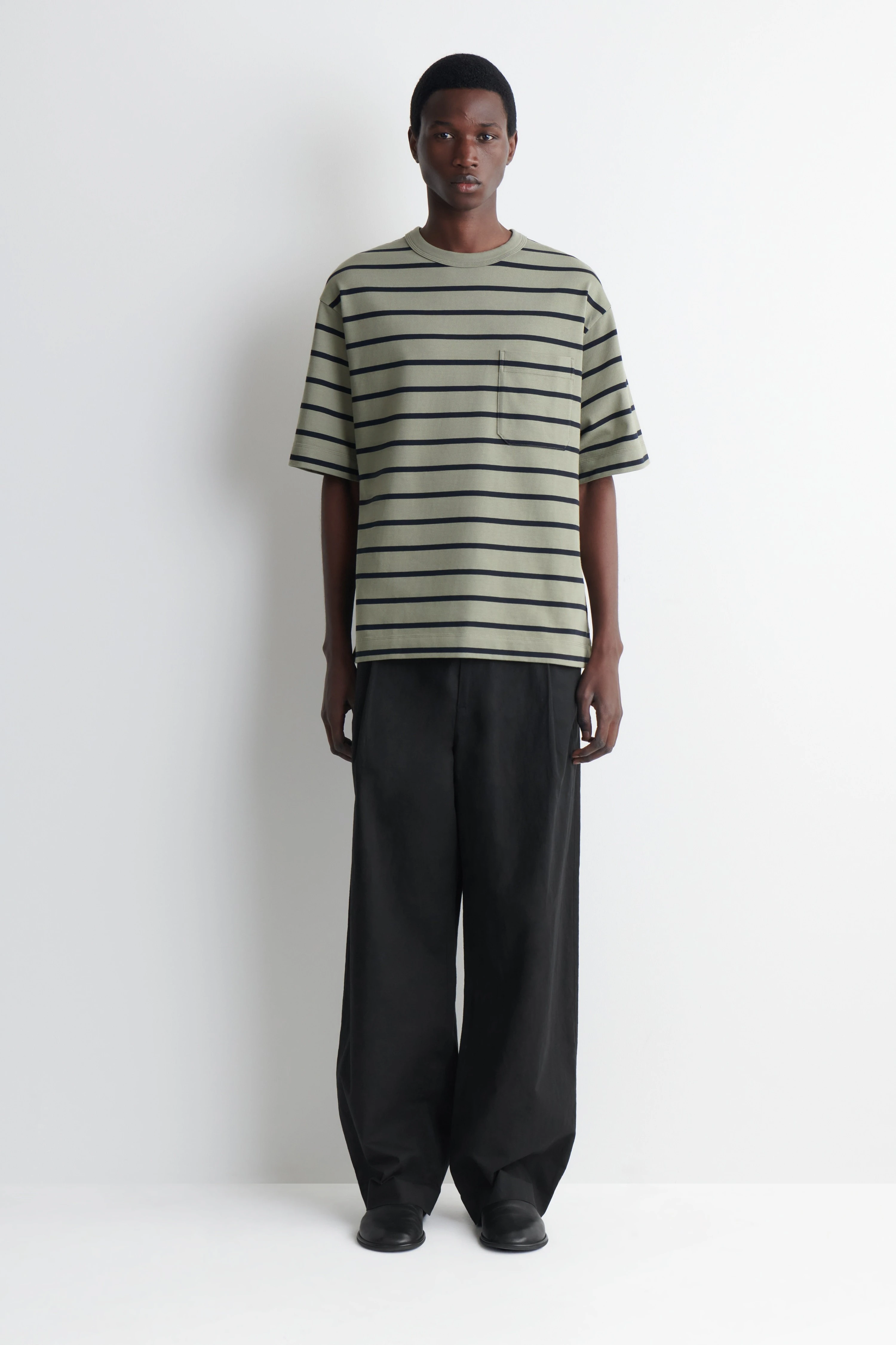 OVERSIZED POCKET-DETAIL T-SHIRT - 4