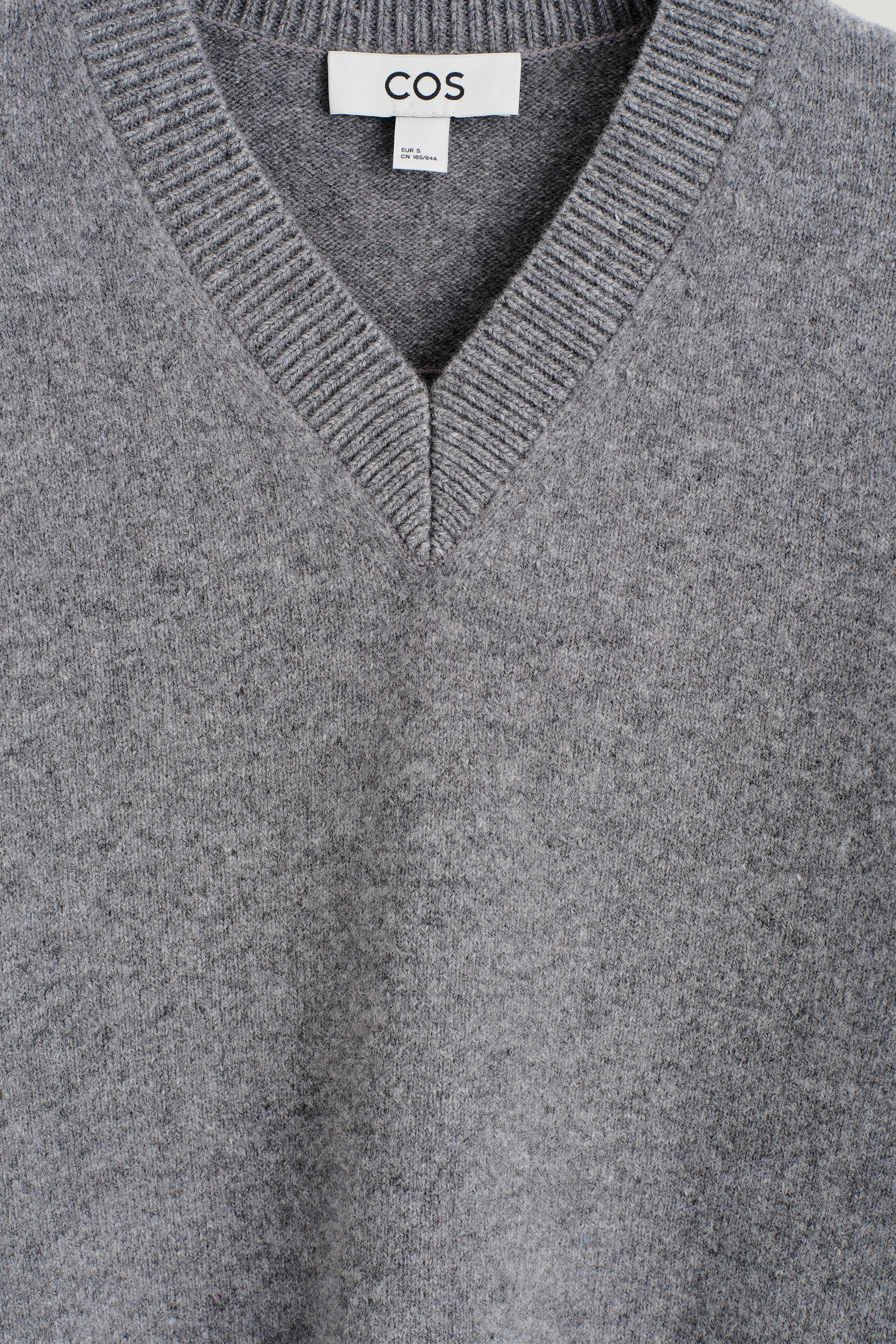 ROUNDED WOOL V-NECK JUMPER - 7