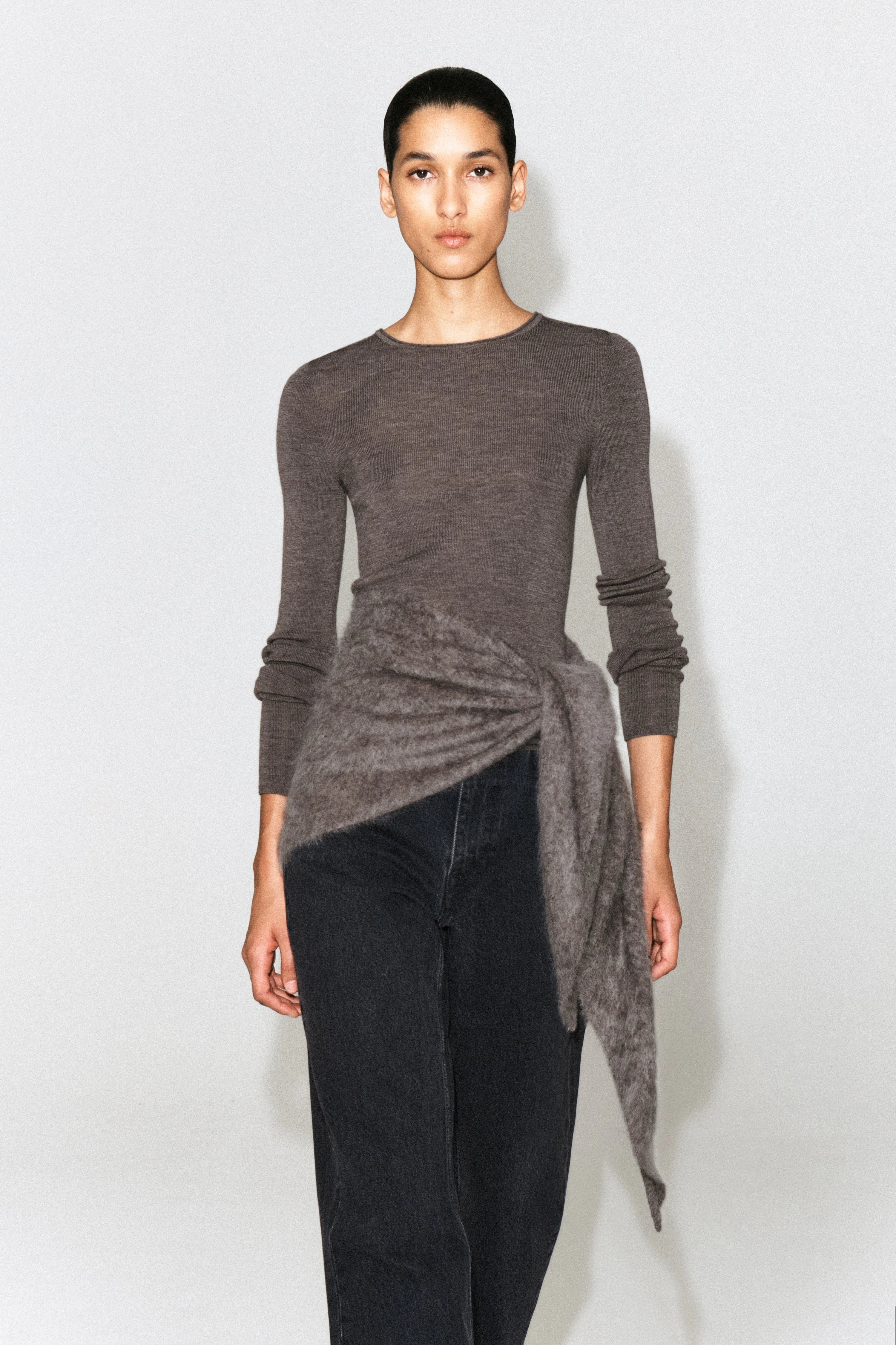 SEAMLESS MERINO WOOL LONG-SLEEVED TOP