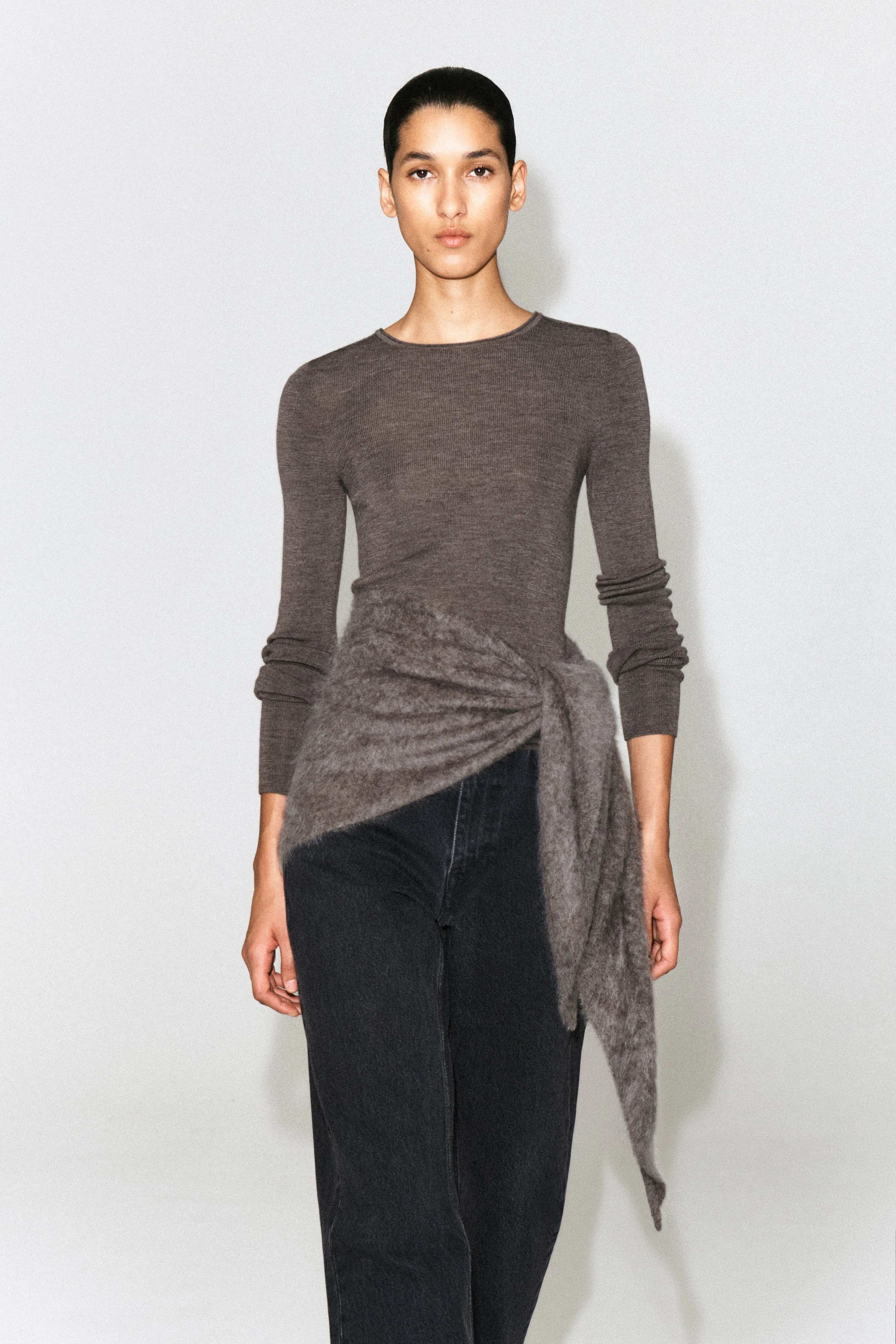 SEAMLESS MERINO WOOL LONG-SLEEVED TOP - 1