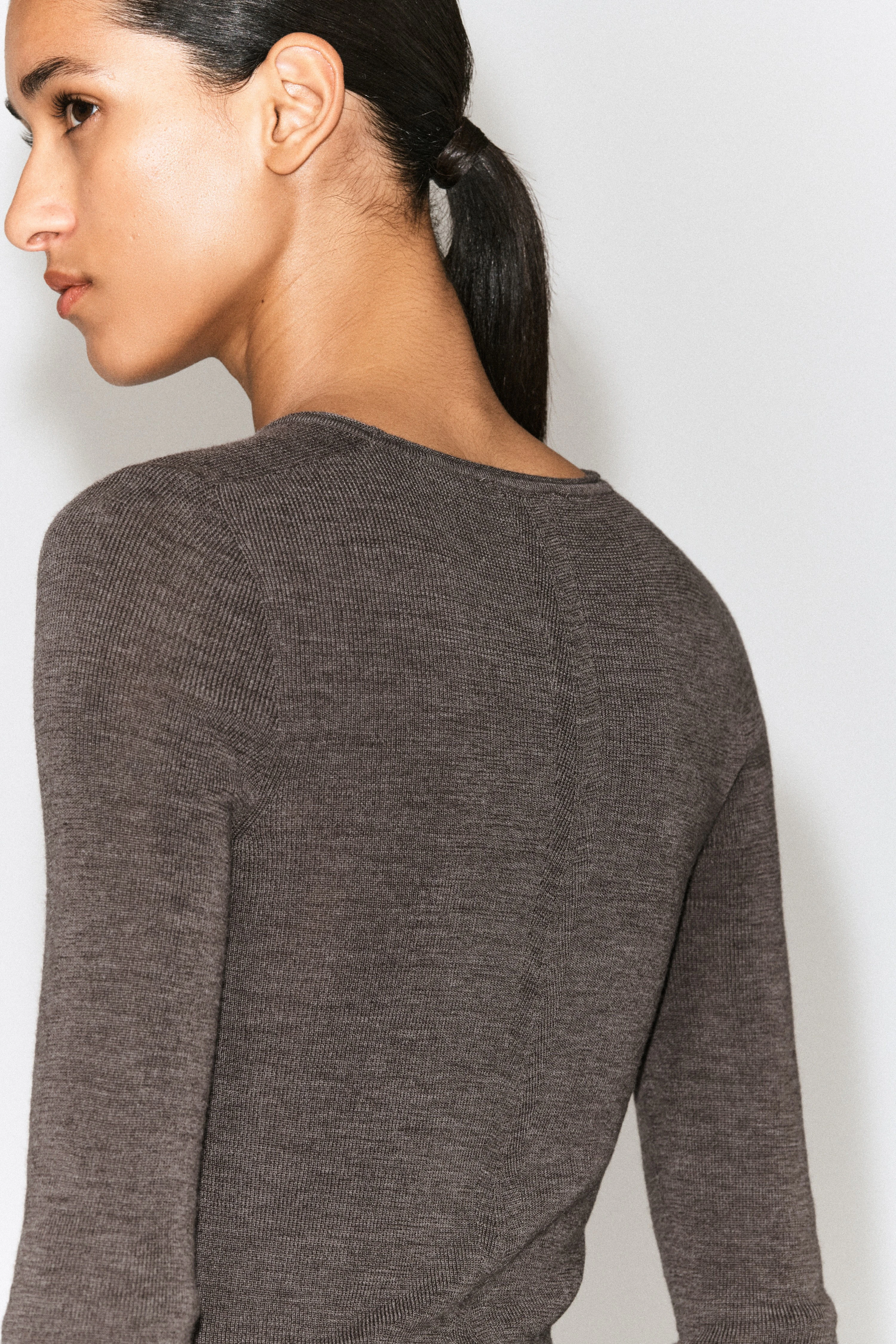 SEAMLESS MERINO WOOL LONG-SLEEVED TOP