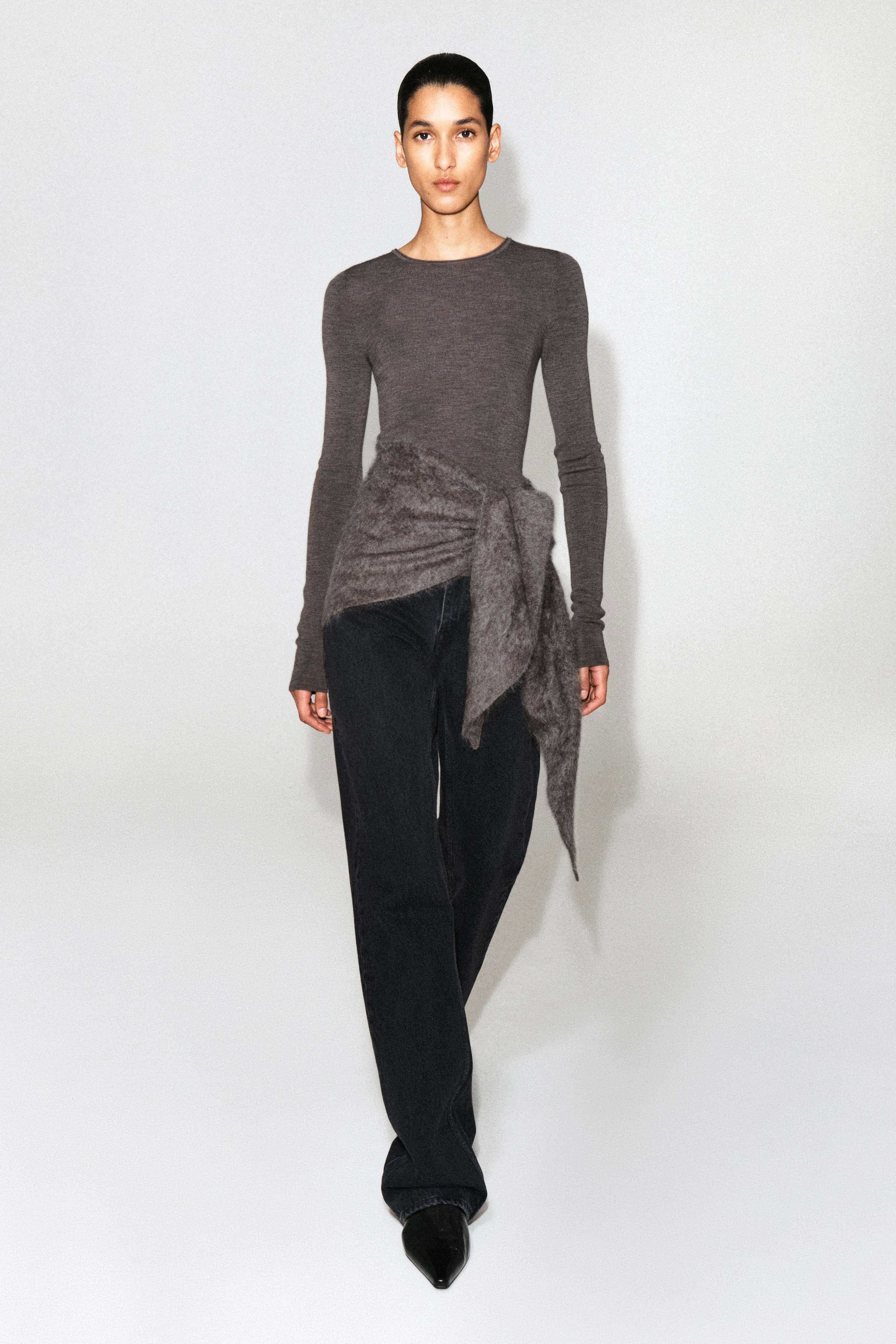 SEAMLESS MERINO WOOL LONG-SLEEVED TOP - 4