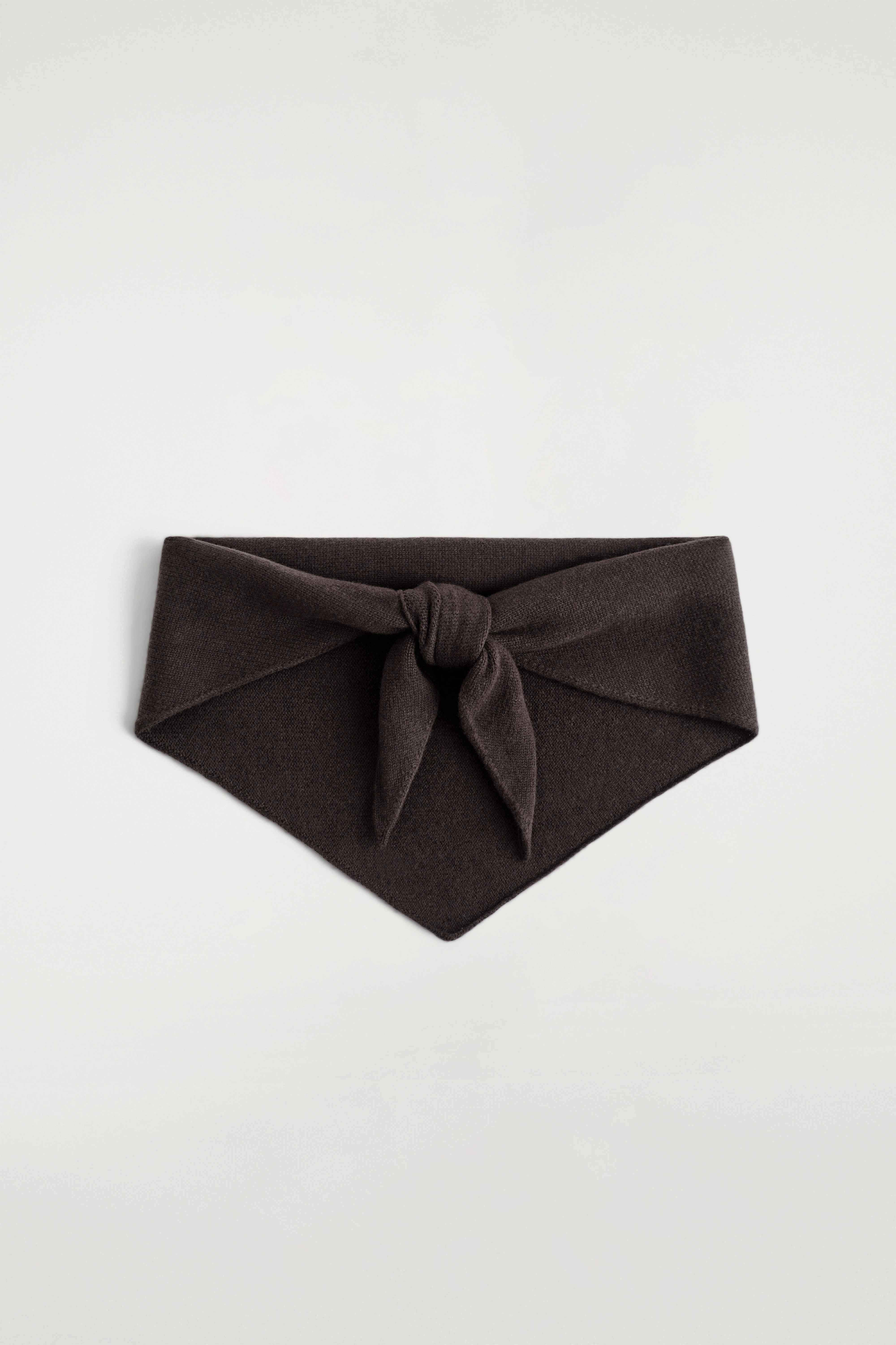 OVERSIZED WOOL TRIANGLE SCARF