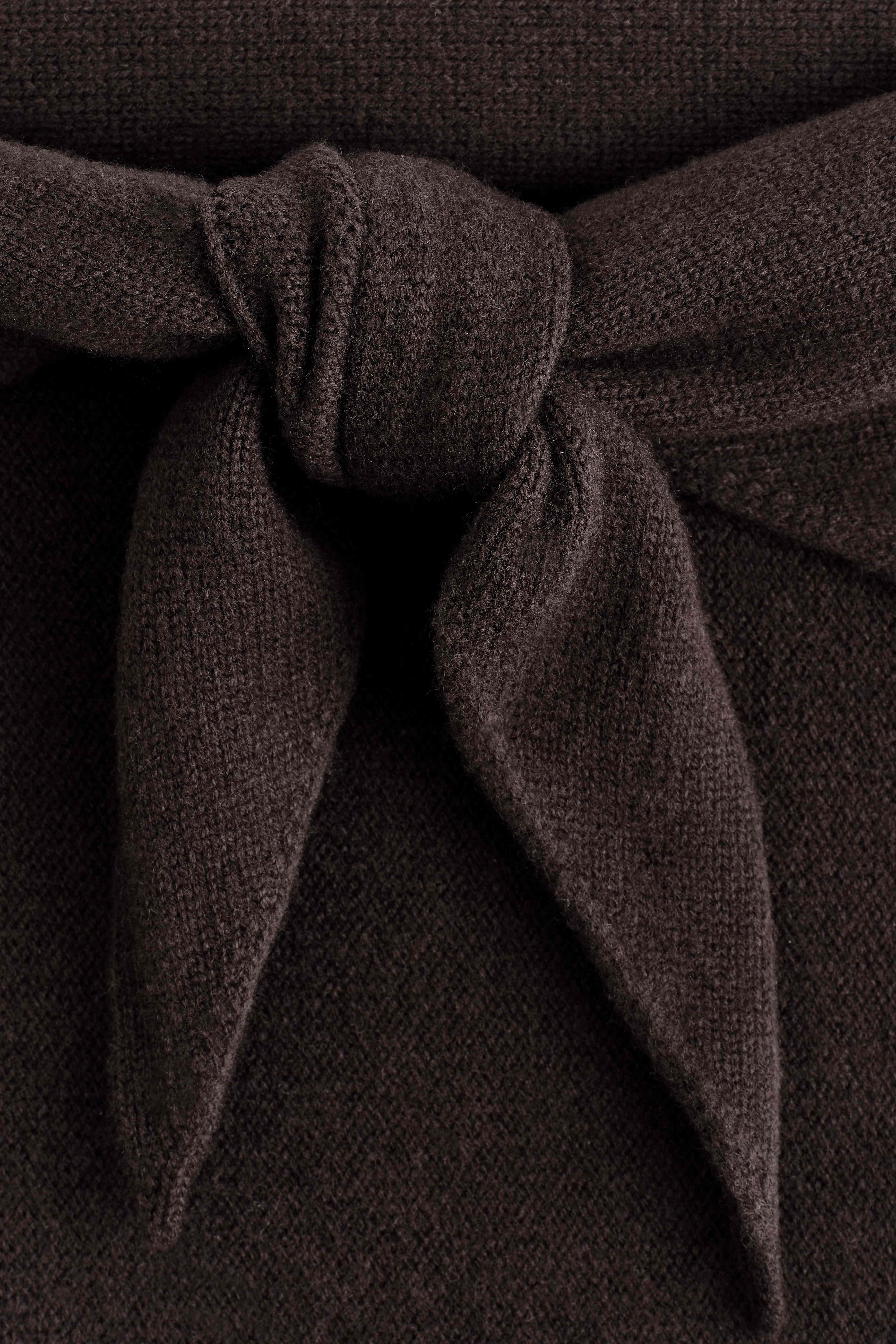 OVERSIZED WOOL TRIANGLE SCARF