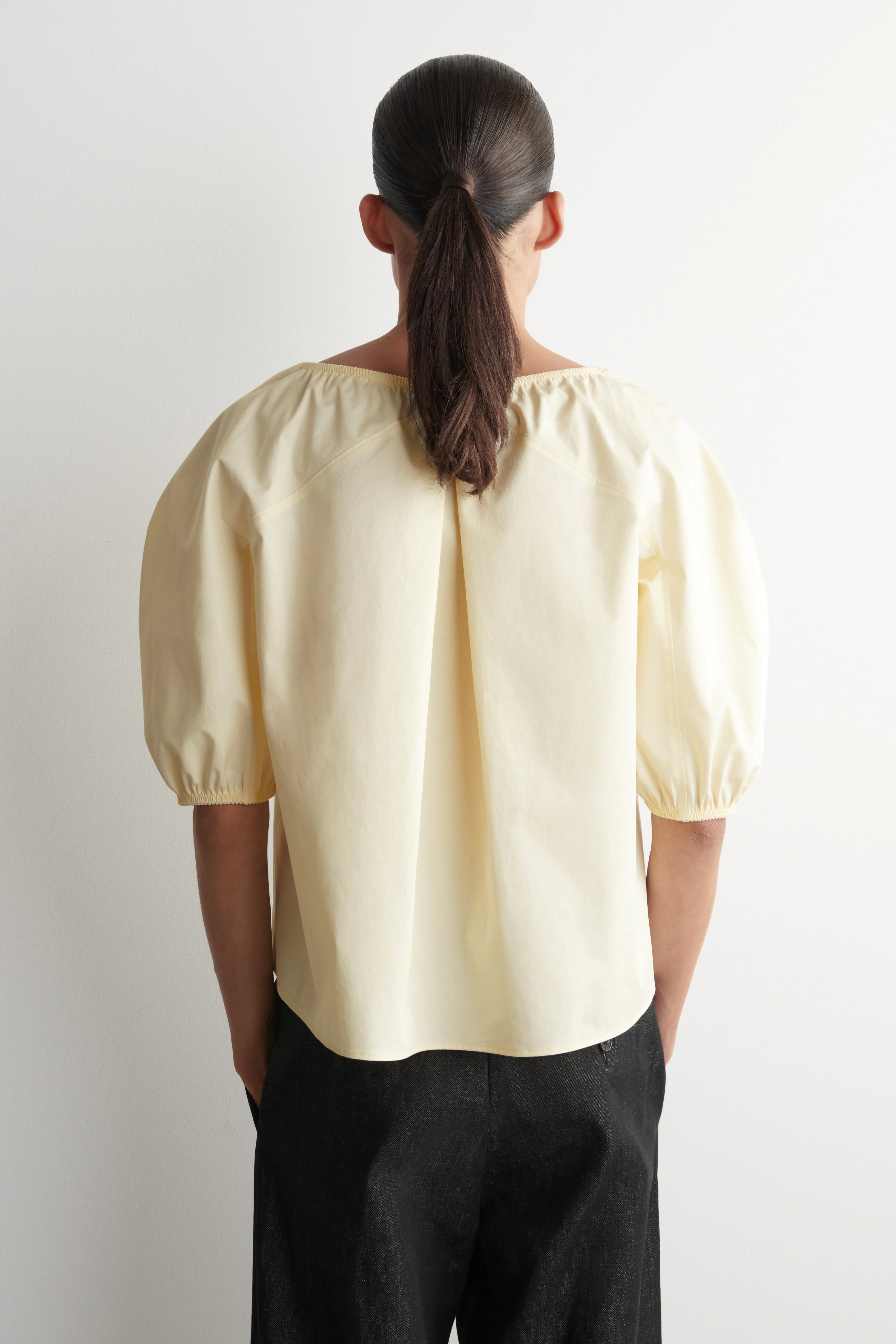 GATHERED PUFF-SLEEVE BLOUSE
